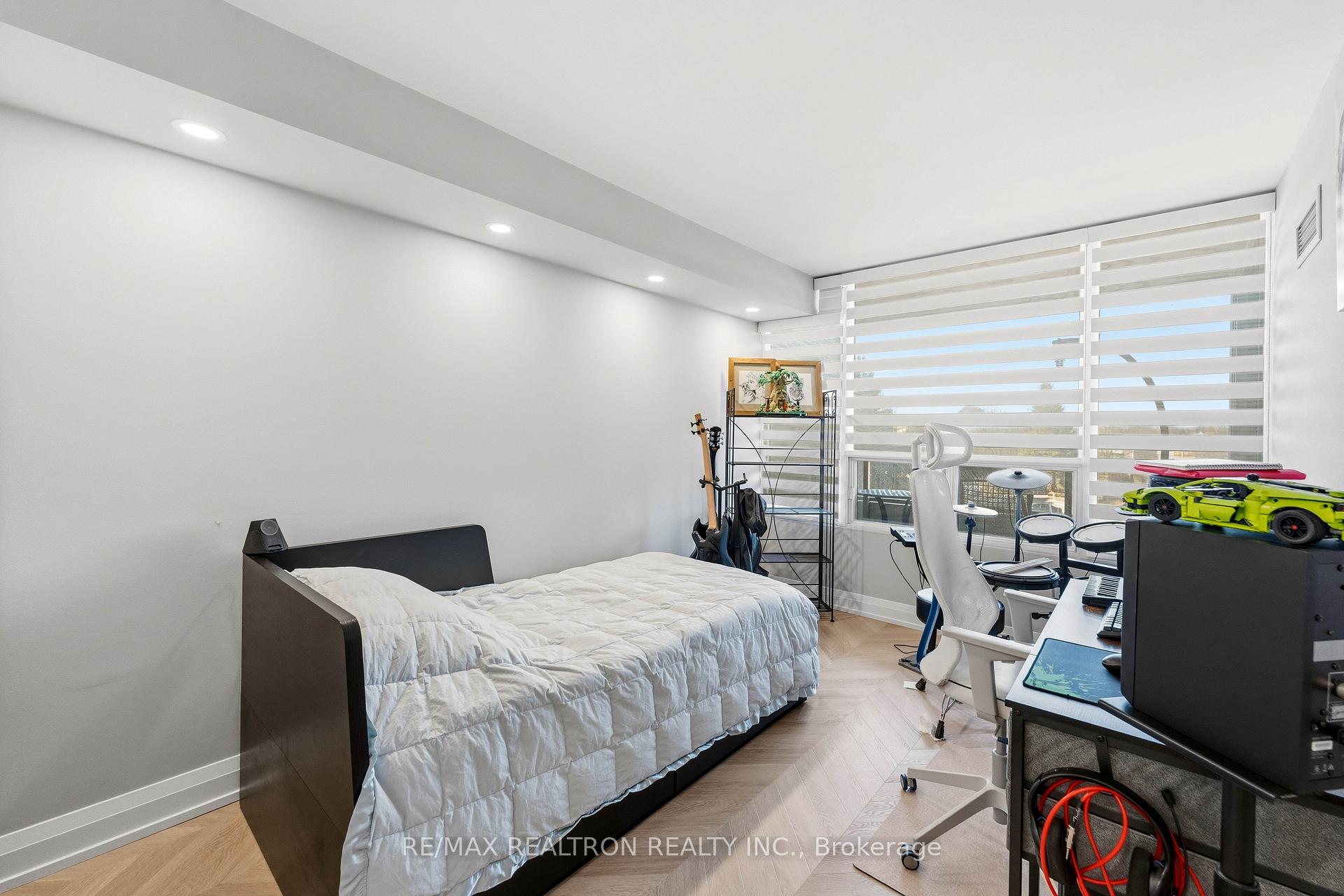 Photo 35 of Unit 312, 11 Townsgate Drive, Vaughan, Crestwood-Springfarm-Yorkhill — HOMEH