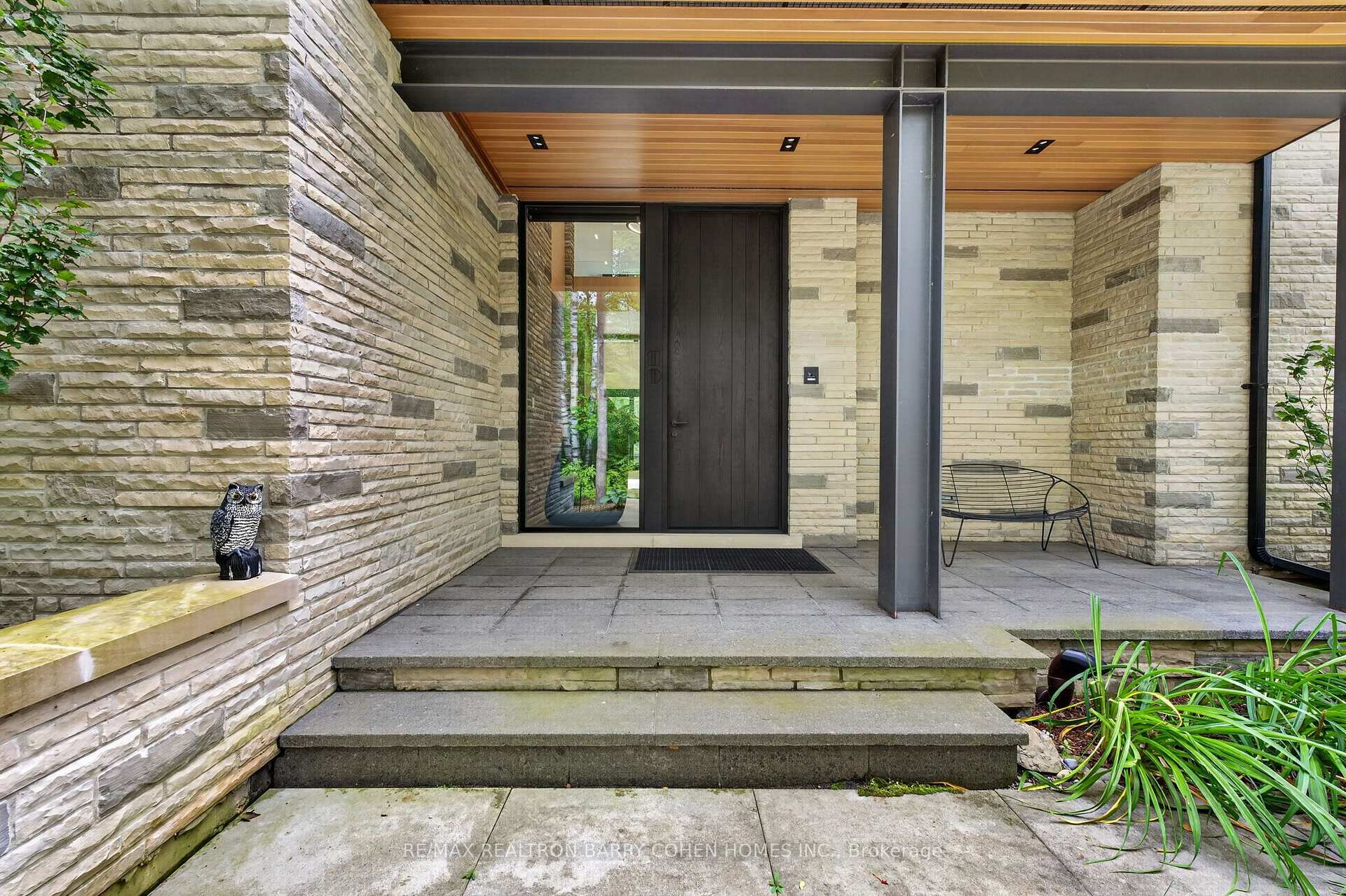 Photo 3 of 10 Trailwood Crescent, Richmond Hill, Rural Richmond Hill — HOMEH