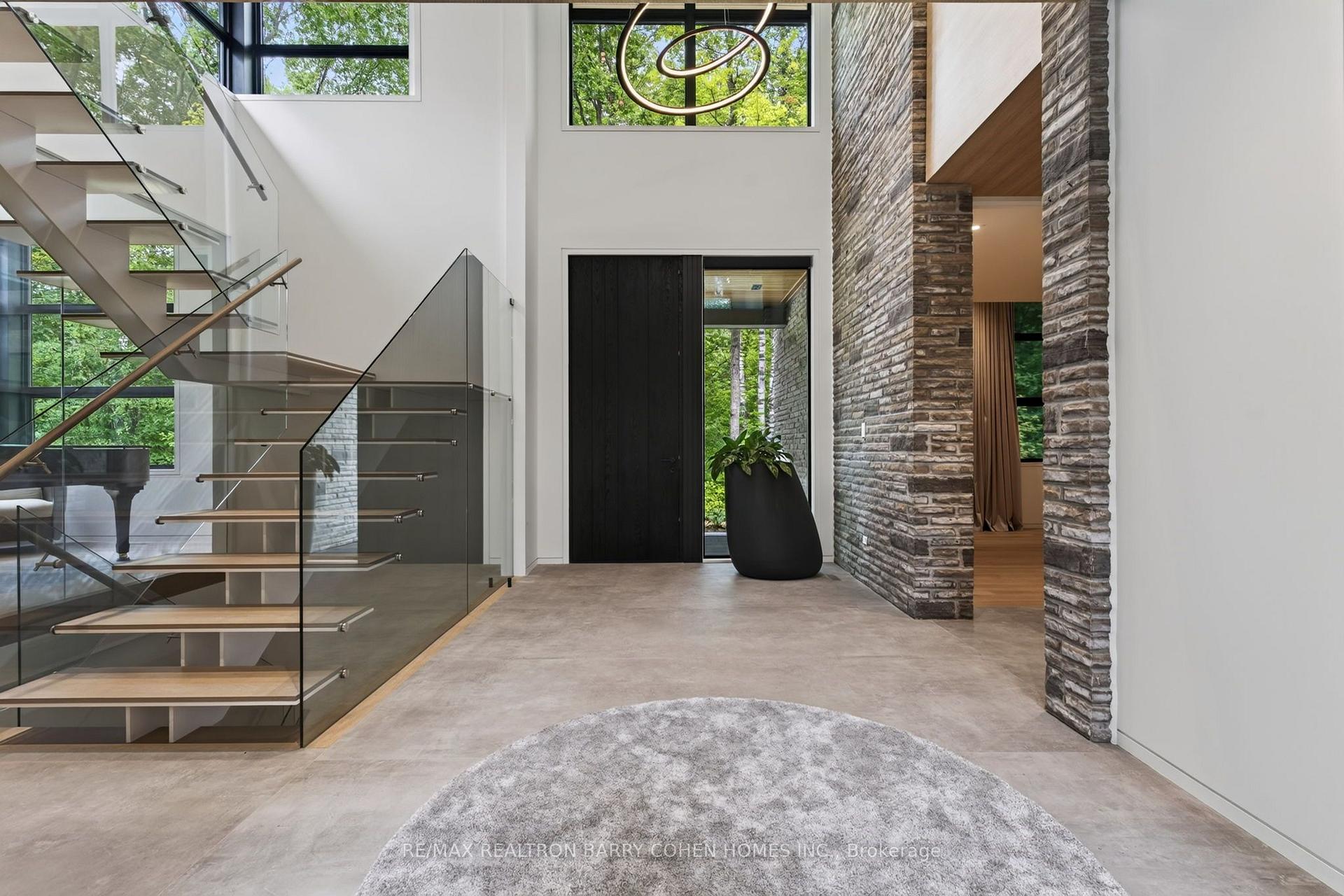 Photo 5 of 10 Trailwood Crescent, Richmond Hill, Rural Richmond Hill — HOMEH