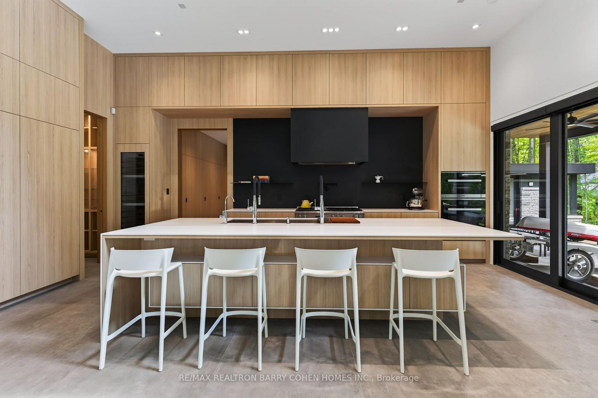 Photo 13 of 10 Trailwood Crescent, Richmond Hill, Rural Richmond Hill — HOMEH