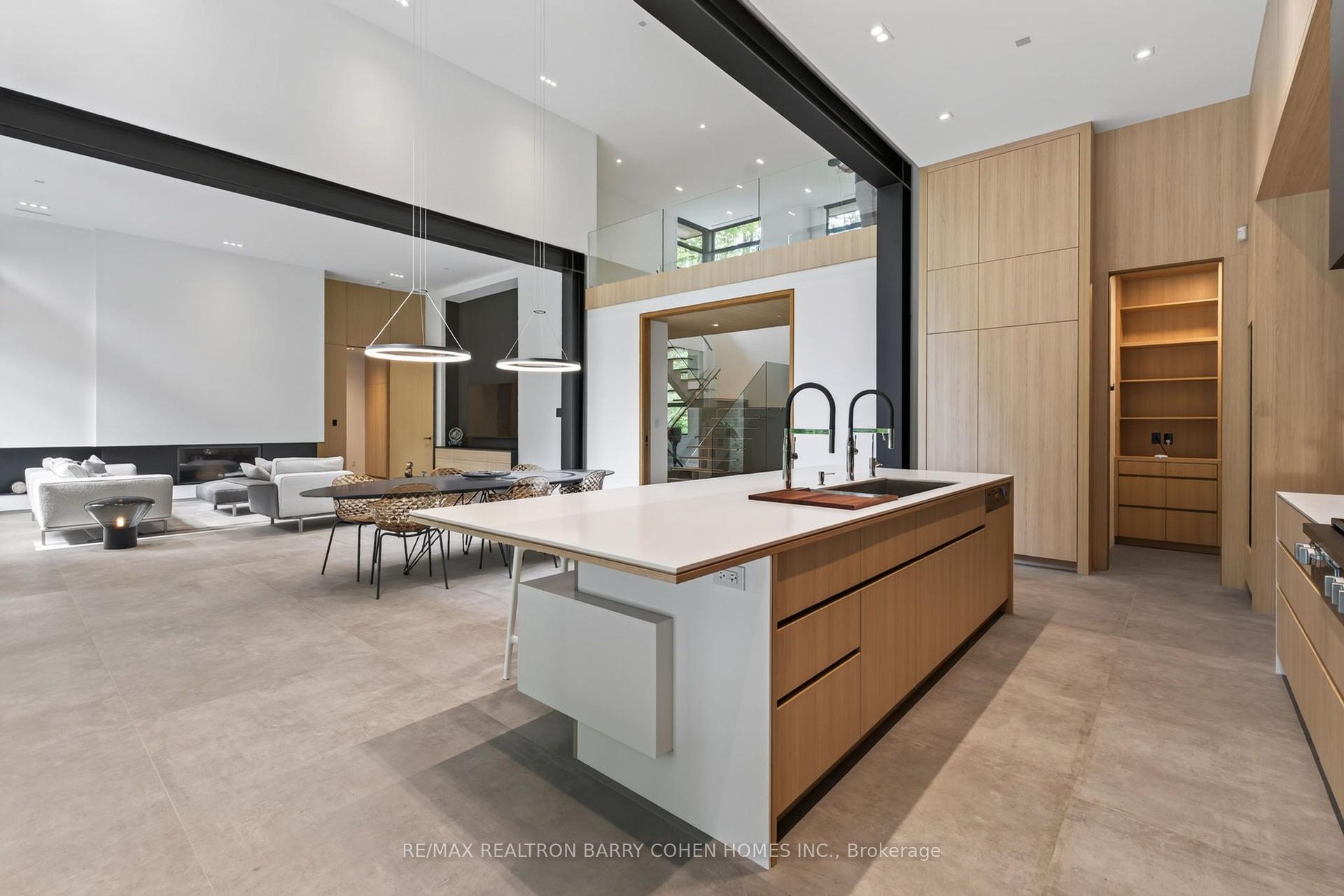 Photo 14 of 10 Trailwood Crescent, Richmond Hill, Rural Richmond Hill — HOMEH