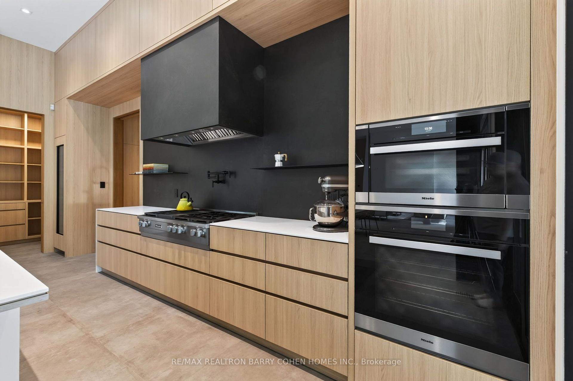 Photo 15 of 10 Trailwood Crescent, Richmond Hill, Rural Richmond Hill — HOMEH