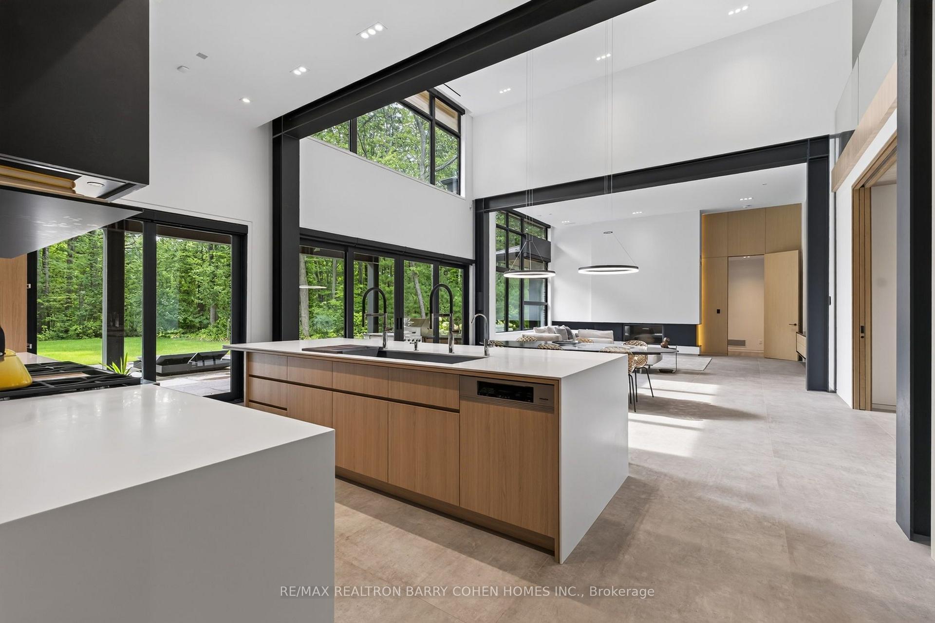 Photo 16 of 10 Trailwood Crescent, Richmond Hill, Rural Richmond Hill — HOMEH