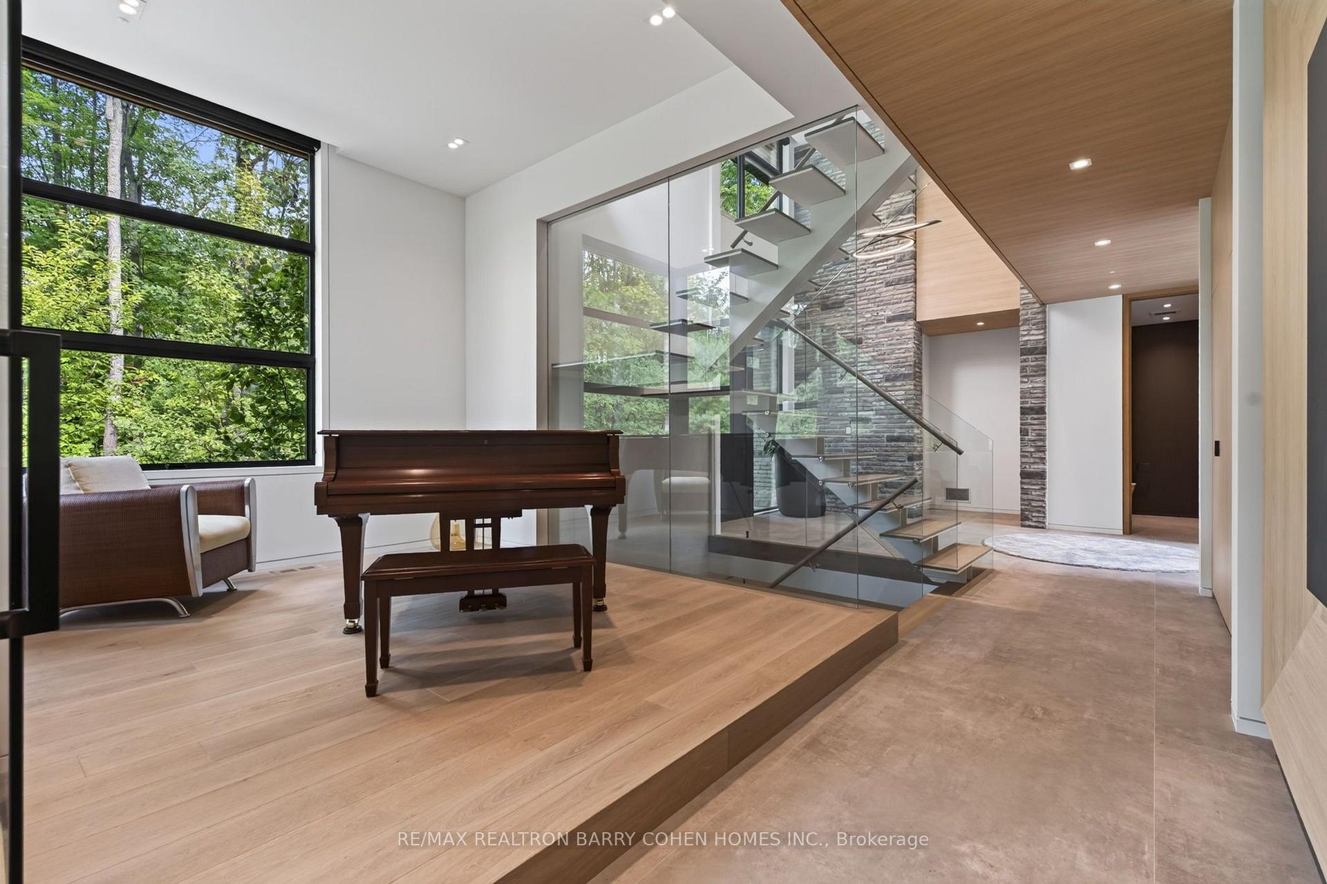Photo 23 of 10 Trailwood Crescent, Richmond Hill, Rural Richmond Hill — HOMEH