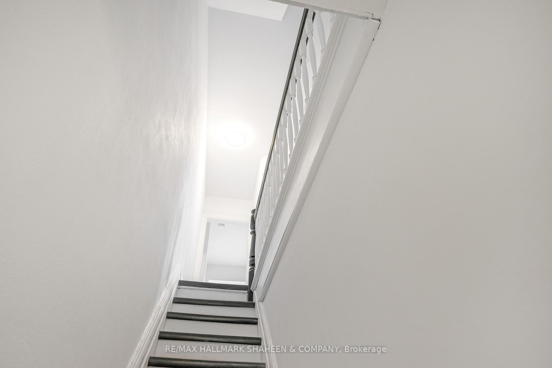 Photo 5 of Unit 2nd&3rd, 198 Roxton Road, Toronto, Trinity-Bellwoods — HOMEH