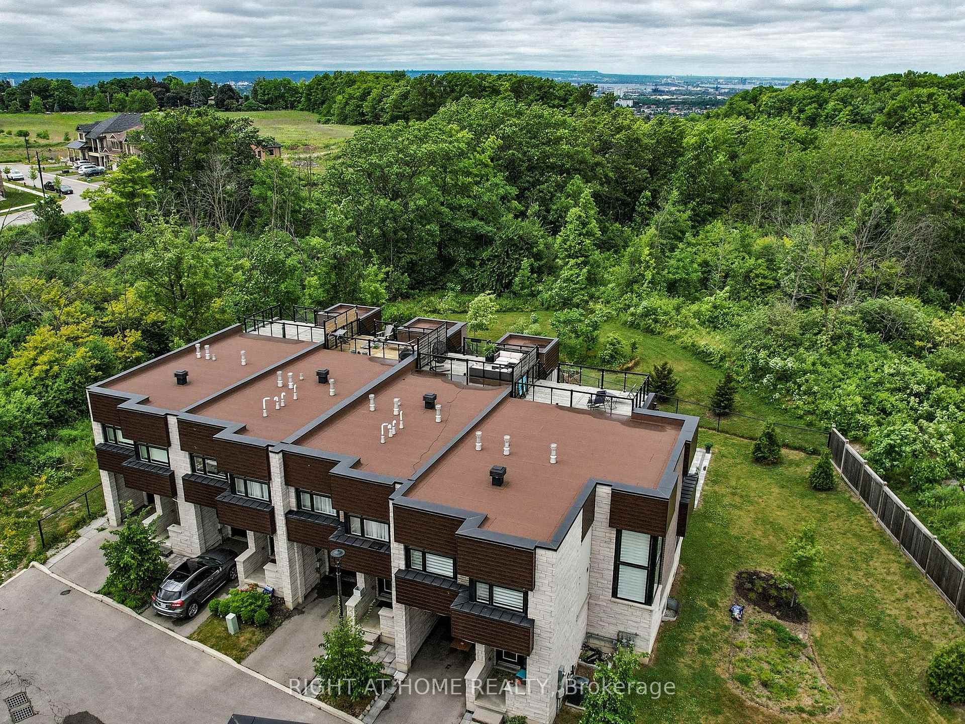 Photo 46 of Unit 30, 35 Midhurst Heights, Hamilton, Stoney Creek Mountain — HOMEH