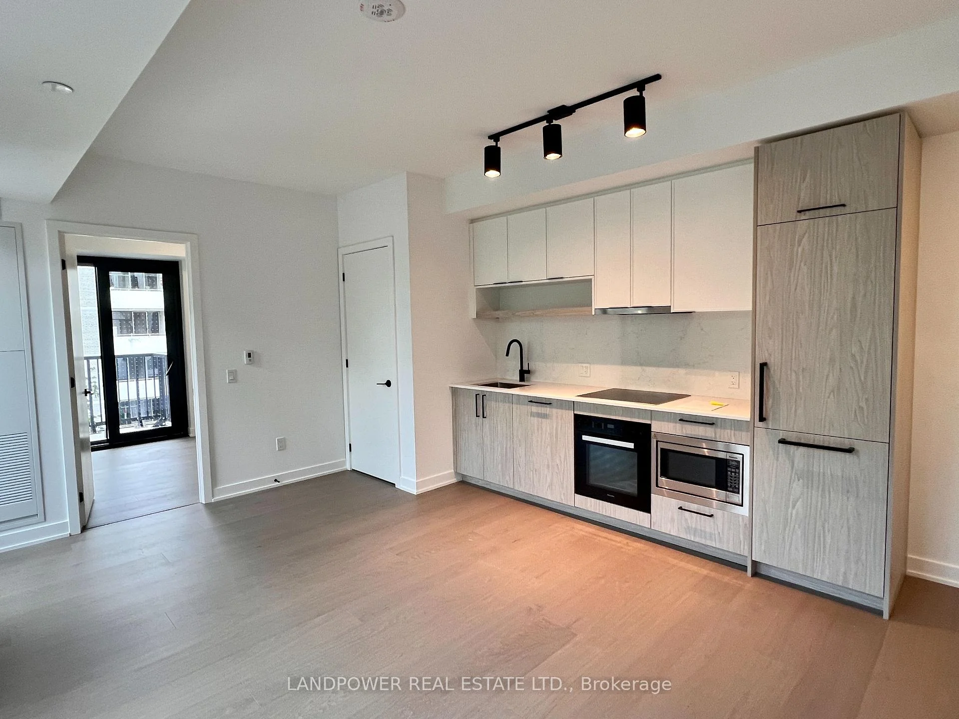 Photo 6 of Unit 915, 89 Montclair Avenue, Toronto, Forest Hill South — HOMEH