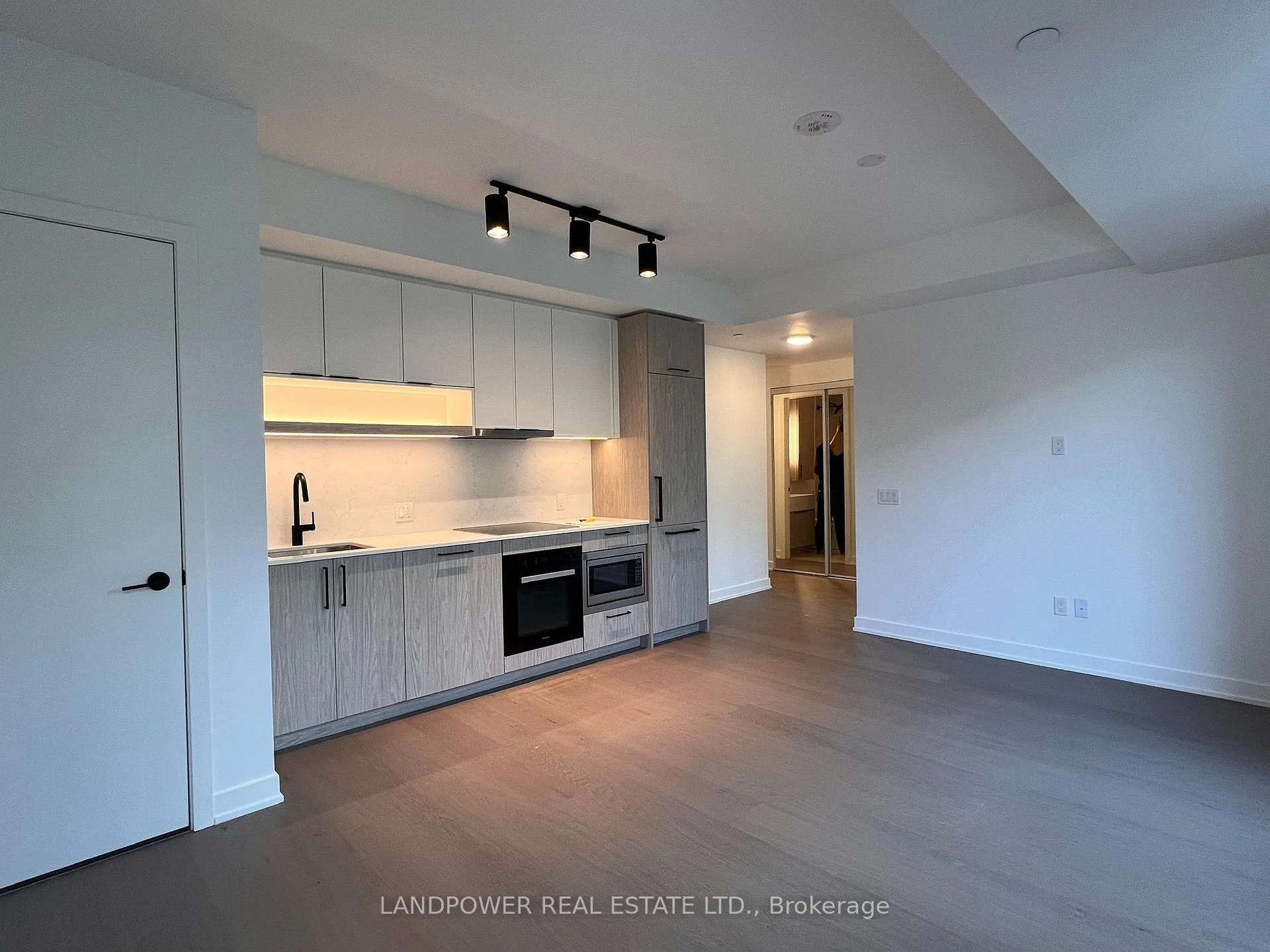 Photo 10 of Unit 915, 89 Montclair Avenue, Toronto, Forest Hill South — HOMEH