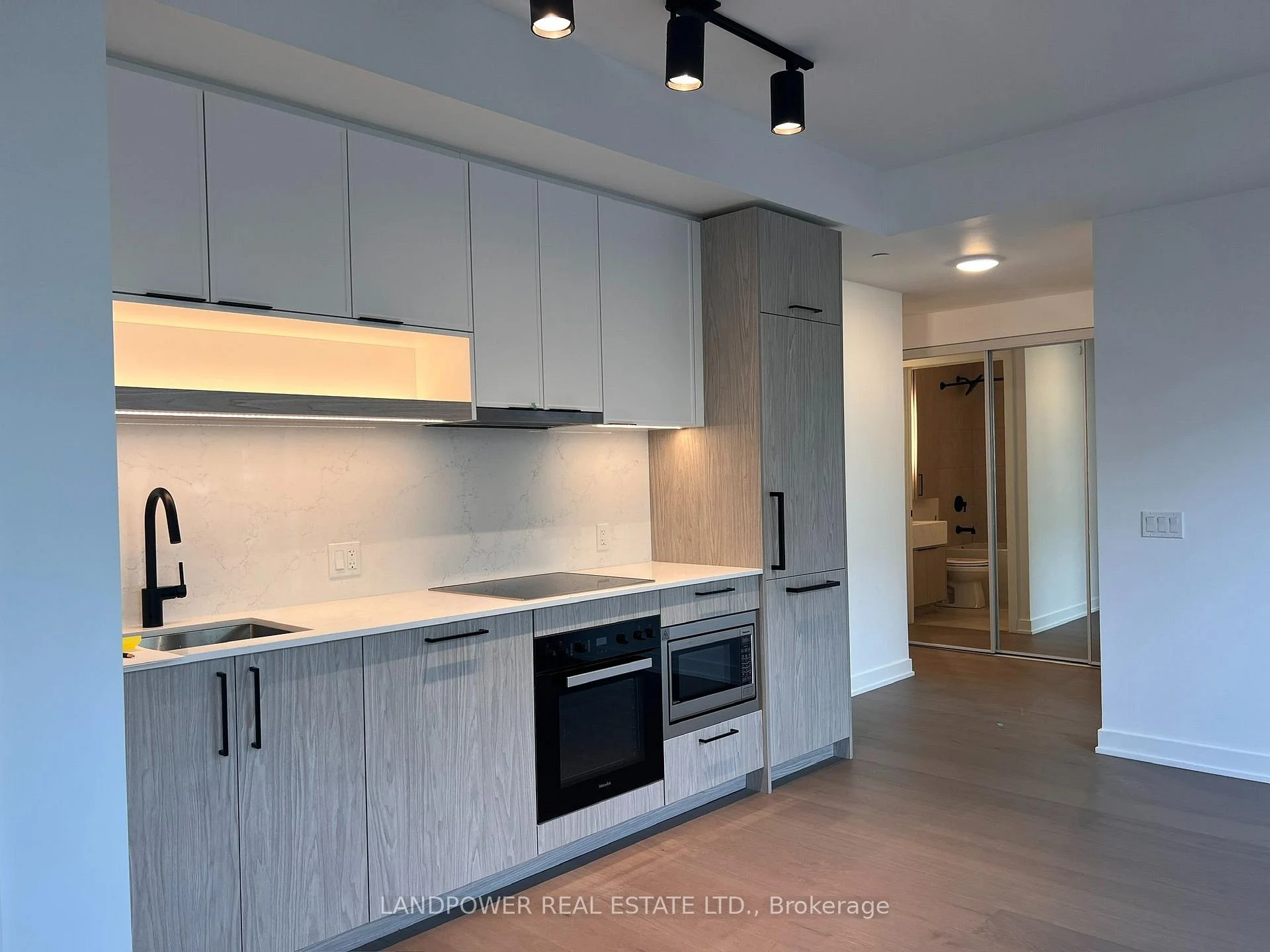 Photo 12 of Unit 915, 89 Montclair Avenue, Toronto, Forest Hill South — HOMEH