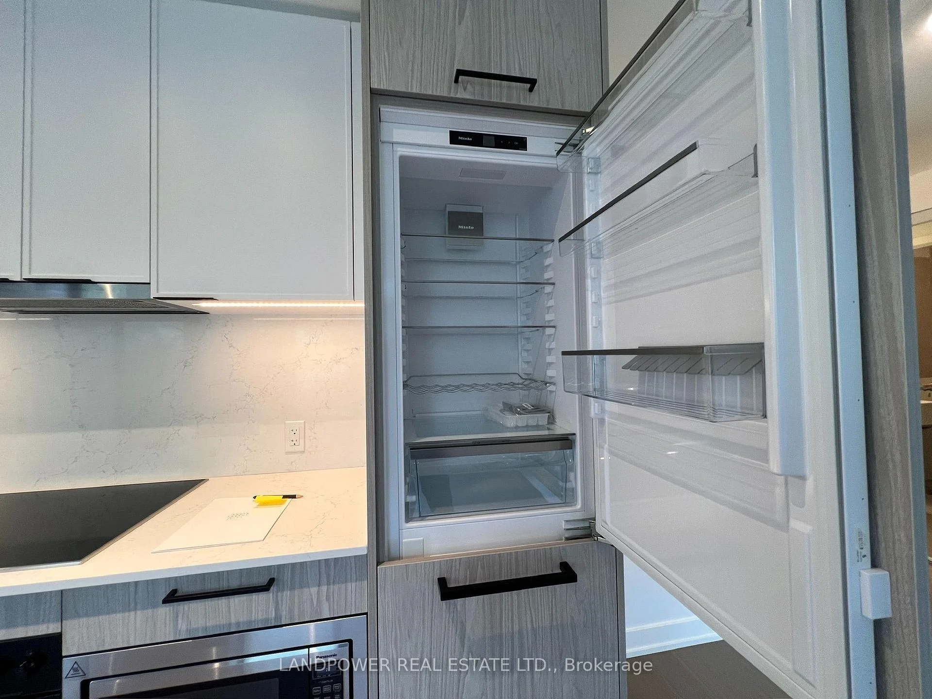 Photo 13 of Unit 915, 89 Montclair Avenue, Toronto, Forest Hill South — HOMEH