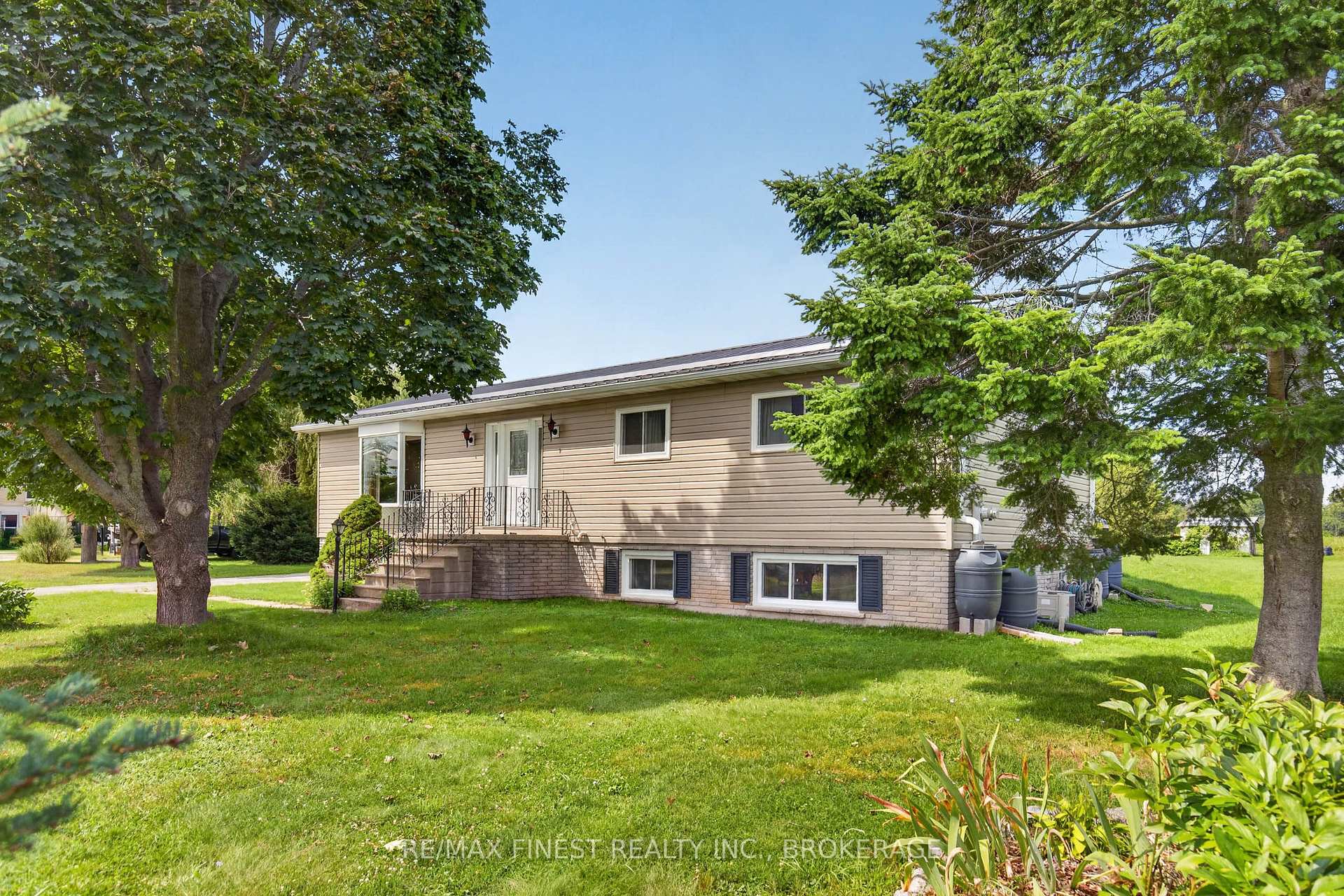 Photo 2 of 3005 Wilson Road, Frontenac, Frontenac South — HOMEH