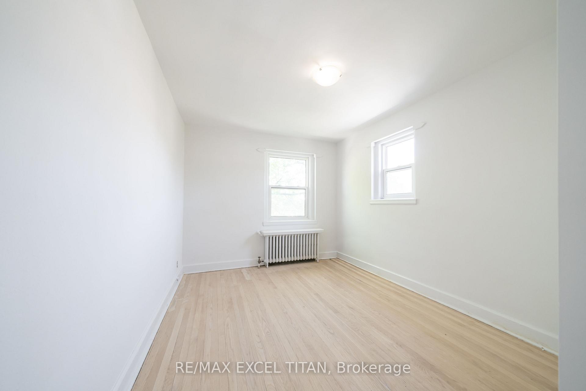 Photo 2 of Unit 4, 1 Mallory Gardens, Toronto, Yonge-St. Clair — HOMEH