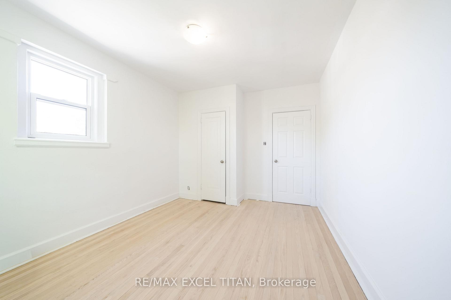 Photo 3 of Unit 4, 1 Mallory Gardens, Toronto, Yonge-St. Clair — HOMEH