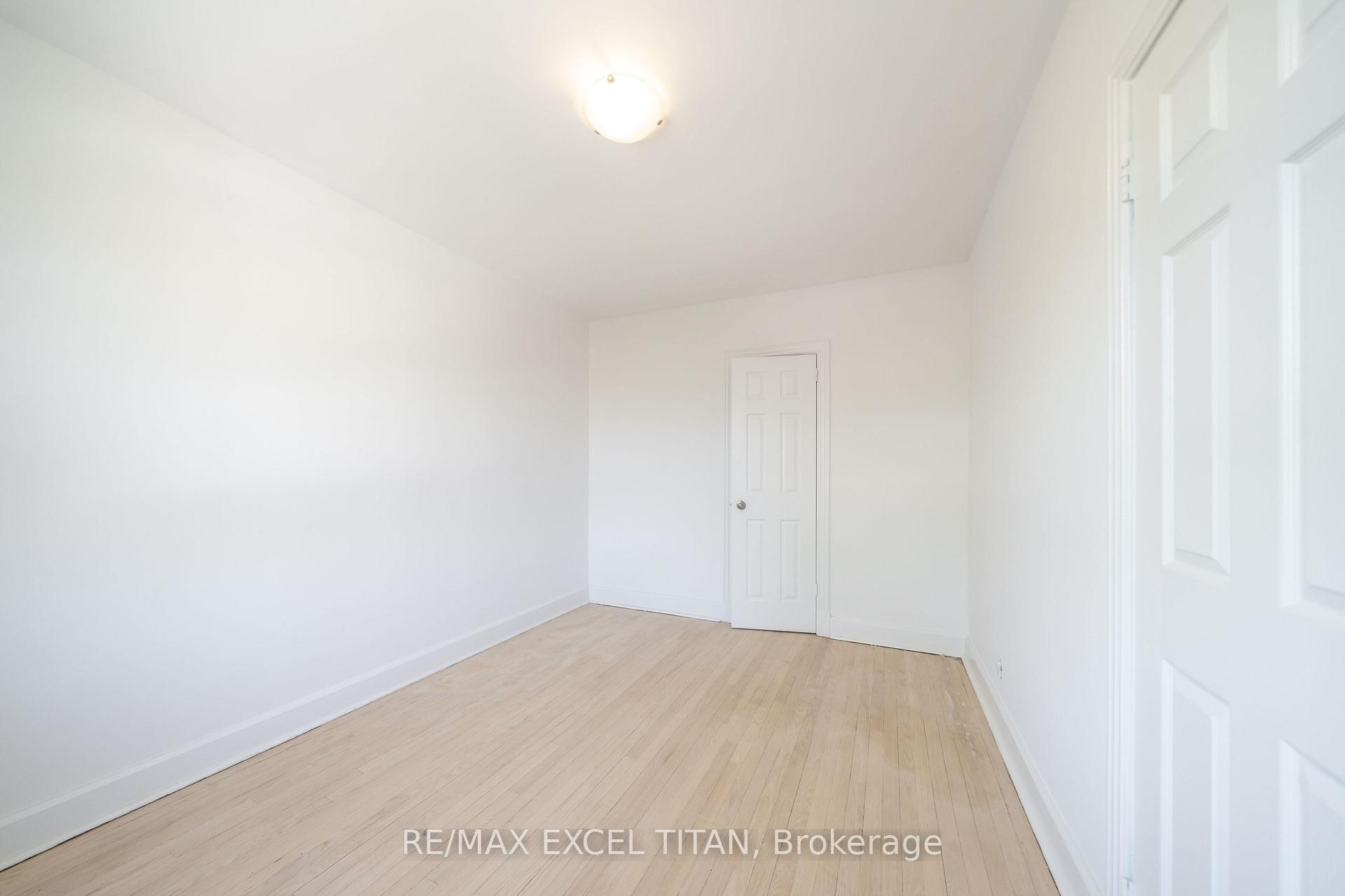 Photo 4 of Unit 4, 1 Mallory Gardens, Toronto, Yonge-St. Clair — HOMEH