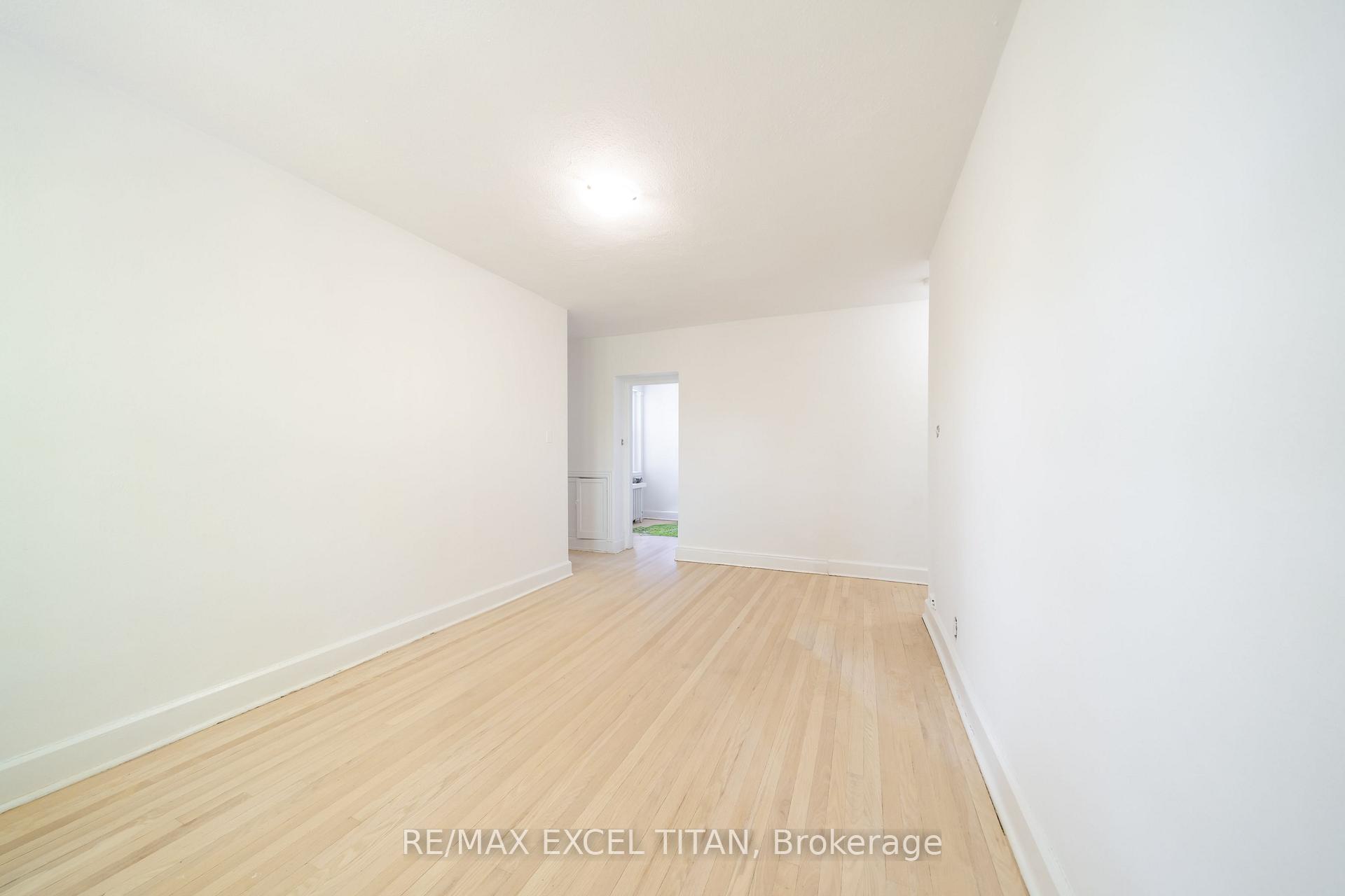 Photo 8 of Unit 4, 1 Mallory Gardens, Toronto, Yonge-St. Clair — HOMEH