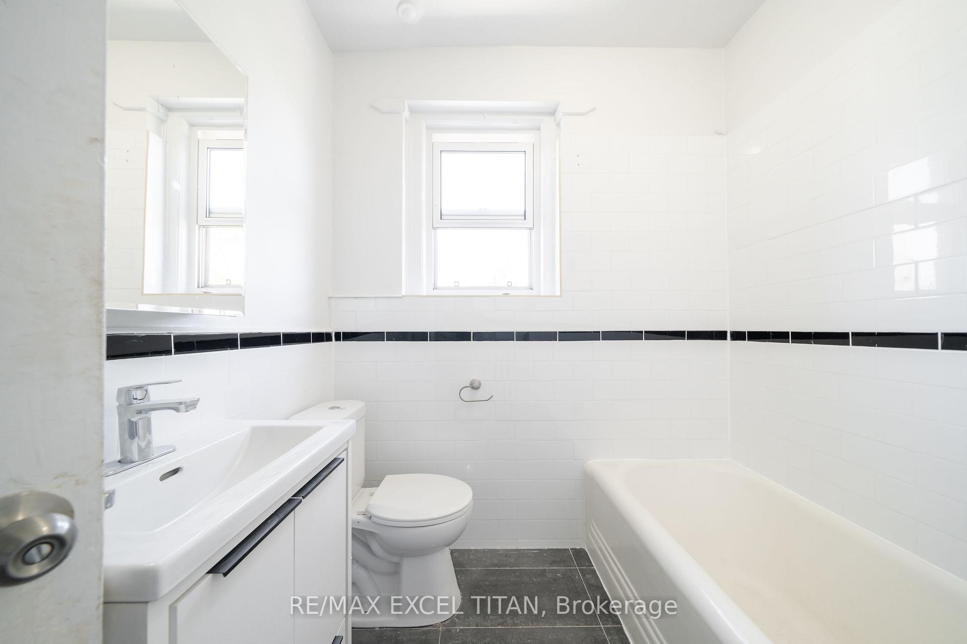 Photo 9 of Unit 4, 1 Mallory Gardens, Toronto, Yonge-St. Clair — HOMEH