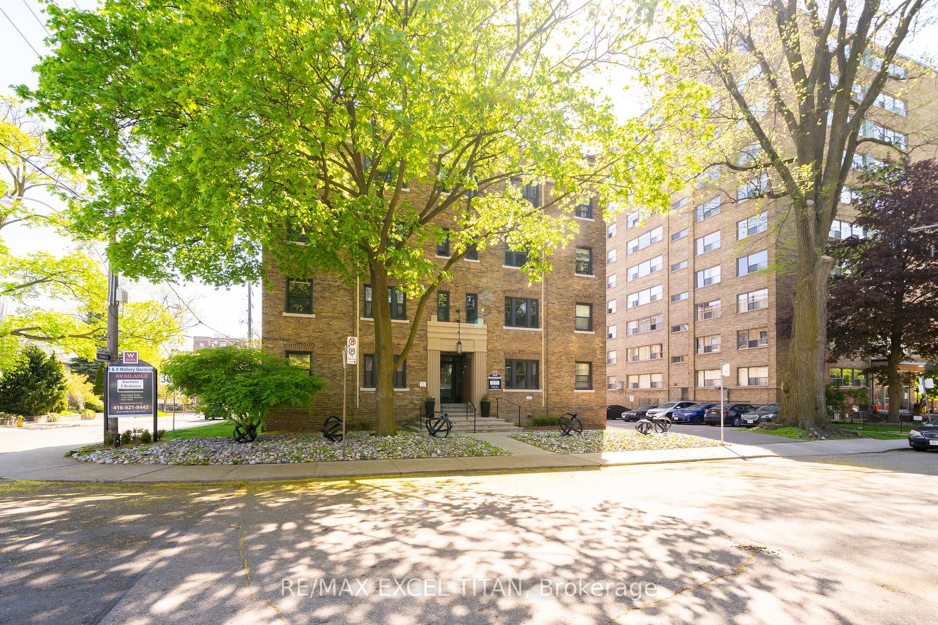 Photo 10 of Unit 4, 1 Mallory Gardens, Toronto, Yonge-St. Clair — HOMEH