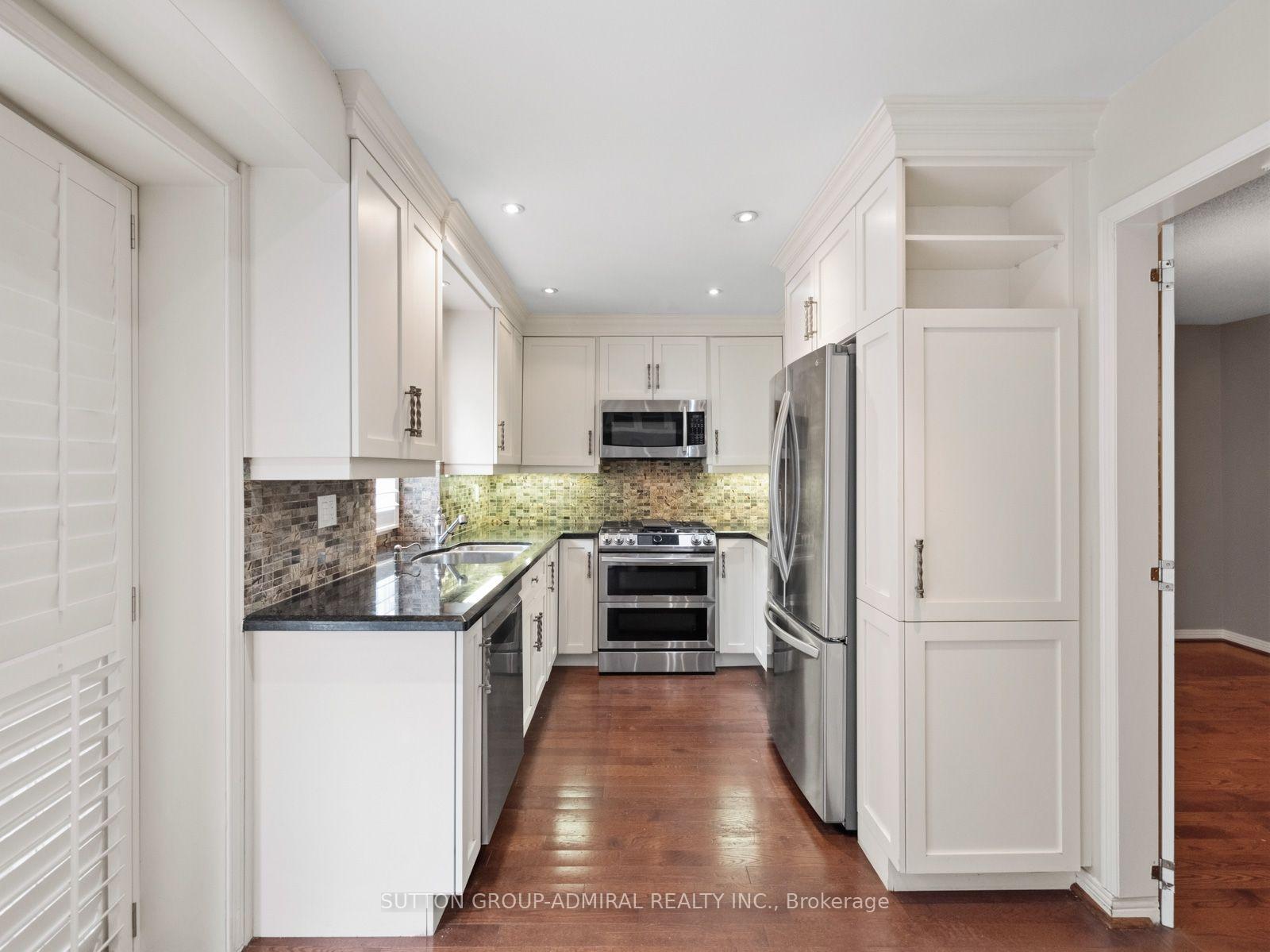 Photo 6 of 19 Jessica Gardens, Vaughan, Crestwood-Springfarm-Yorkhill — HOMEH