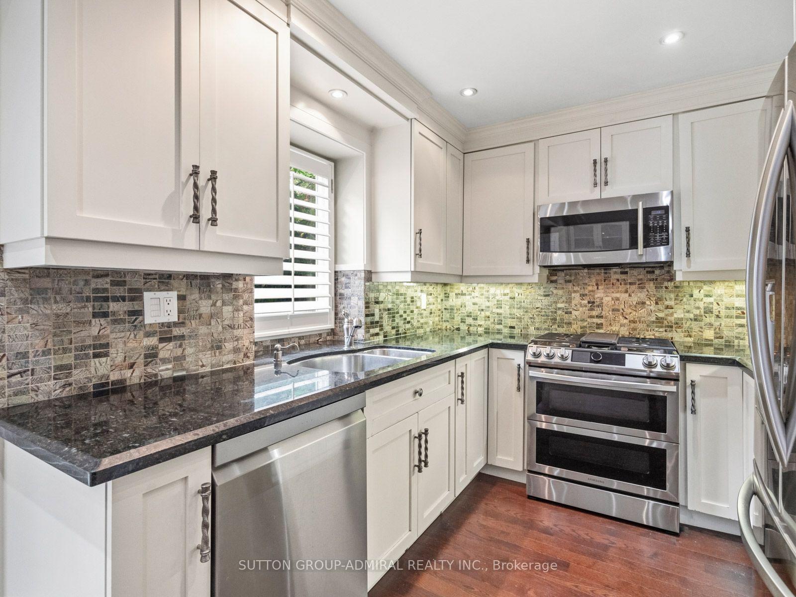 Photo 7 of 19 Jessica Gardens, Vaughan, Crestwood-Springfarm-Yorkhill — HOMEH