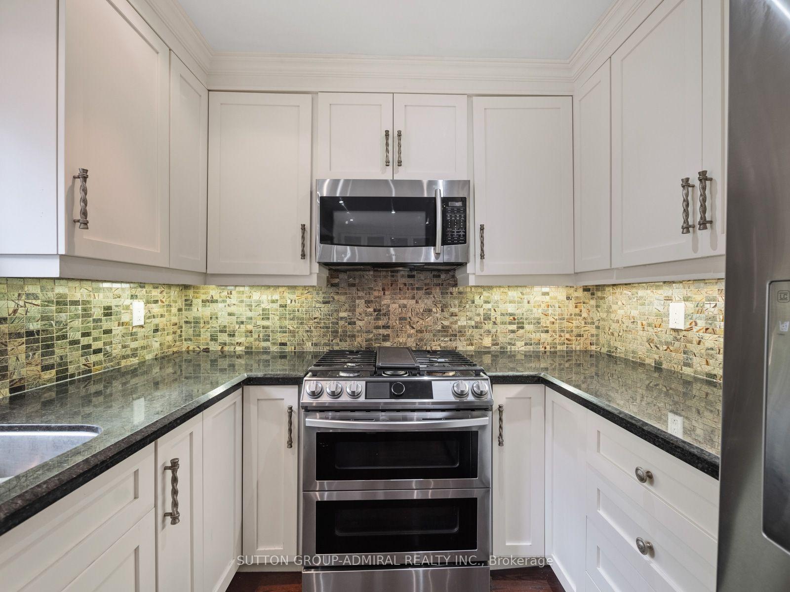 Photo 8 of 19 Jessica Gardens, Vaughan, Crestwood-Springfarm-Yorkhill — HOMEH