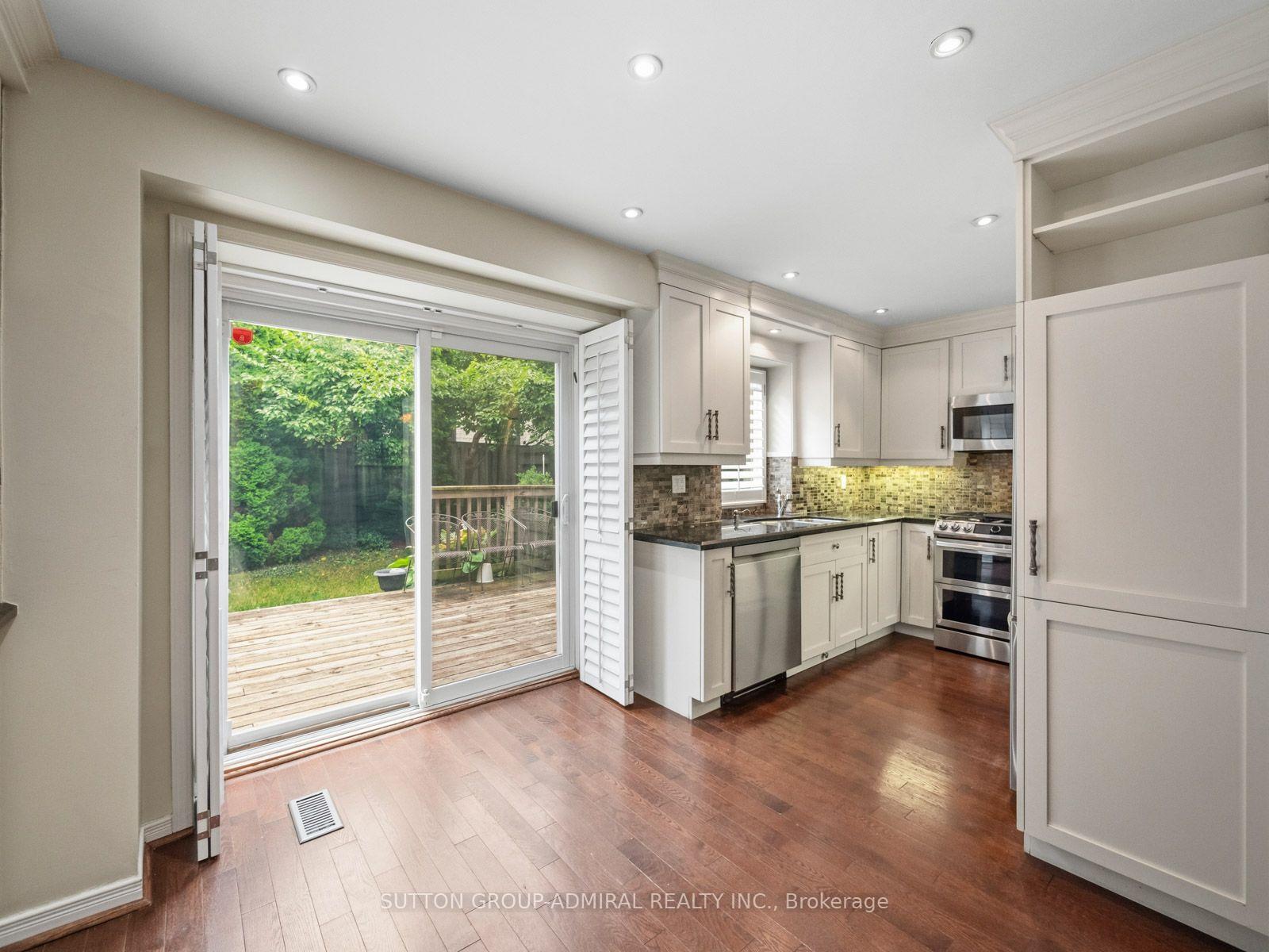 Photo 9 of 19 Jessica Gardens, Vaughan, Crestwood-Springfarm-Yorkhill — HOMEH