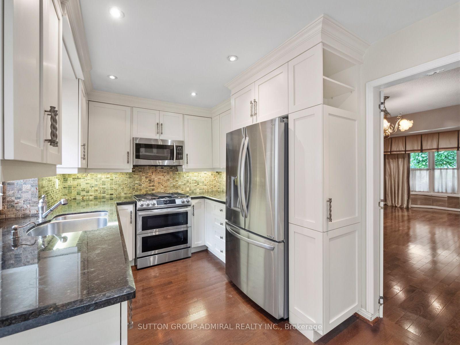 Photo 10 of 19 Jessica Gardens, Vaughan, Crestwood-Springfarm-Yorkhill — HOMEH