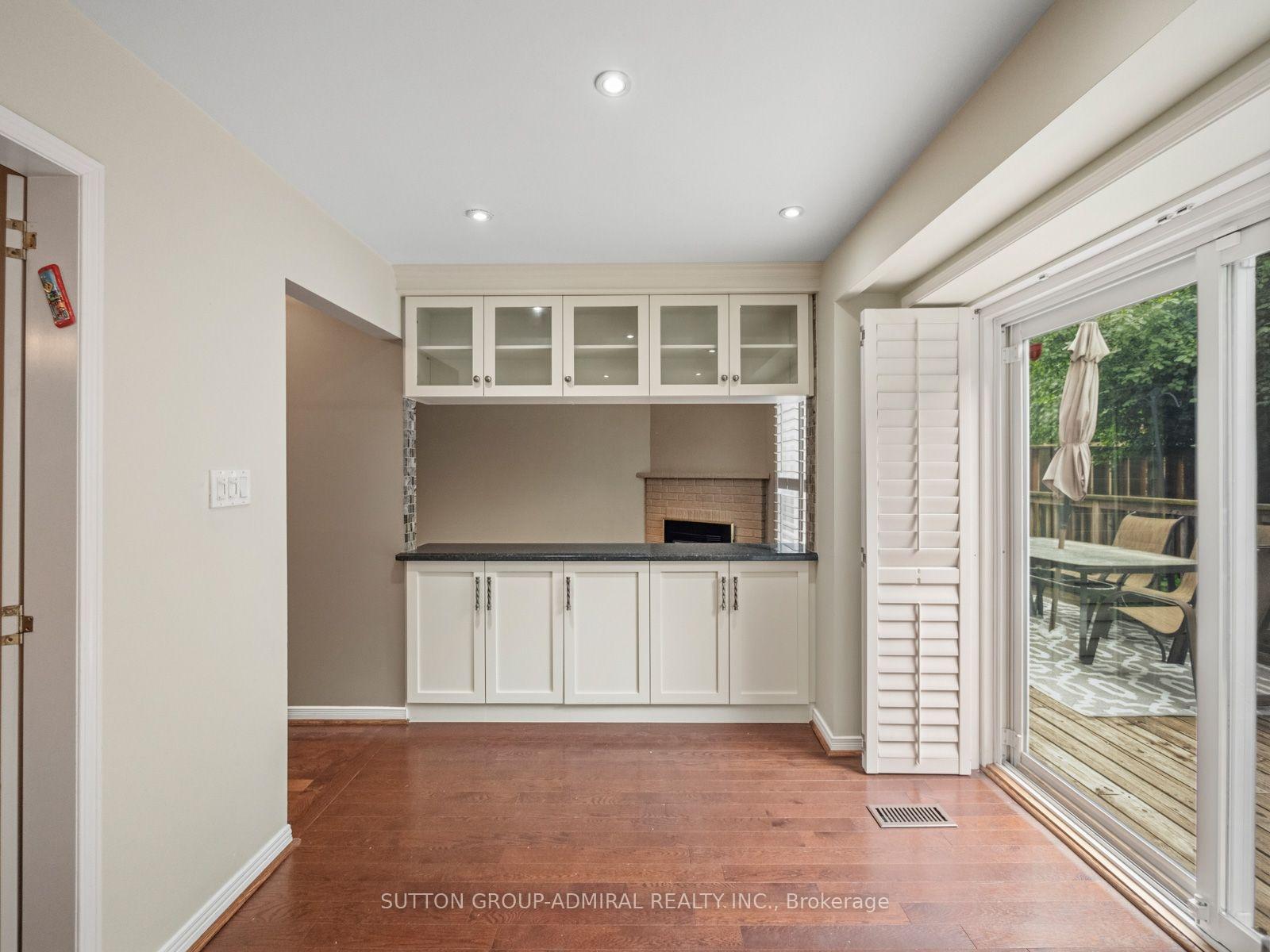 Photo 12 of 19 Jessica Gardens, Vaughan, Crestwood-Springfarm-Yorkhill — HOMEH