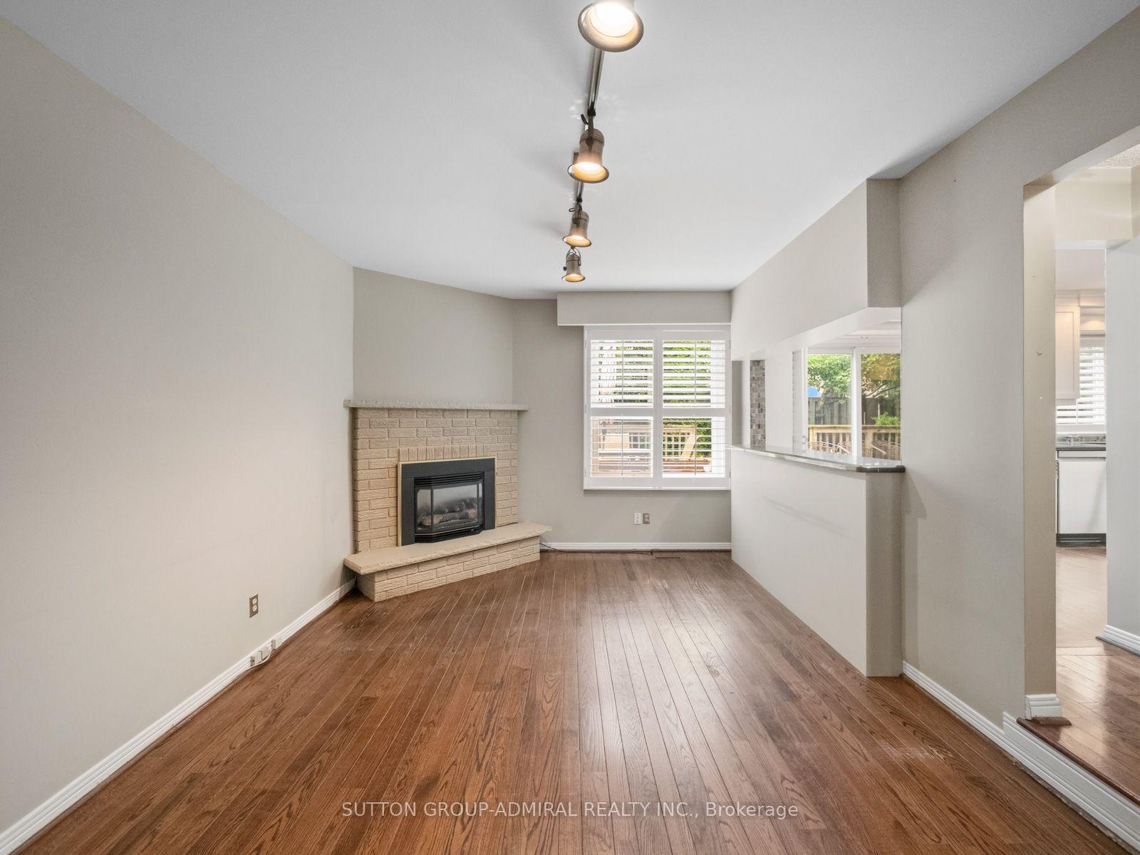 Photo 18 of 19 Jessica Gardens, Vaughan, Crestwood-Springfarm-Yorkhill — HOMEH