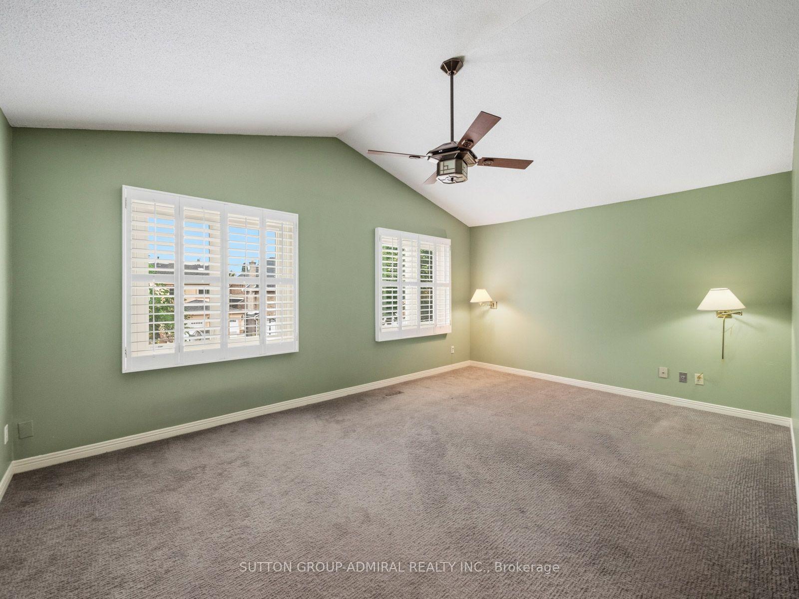 Photo 22 of 19 Jessica Gardens, Vaughan, Crestwood-Springfarm-Yorkhill — HOMEH