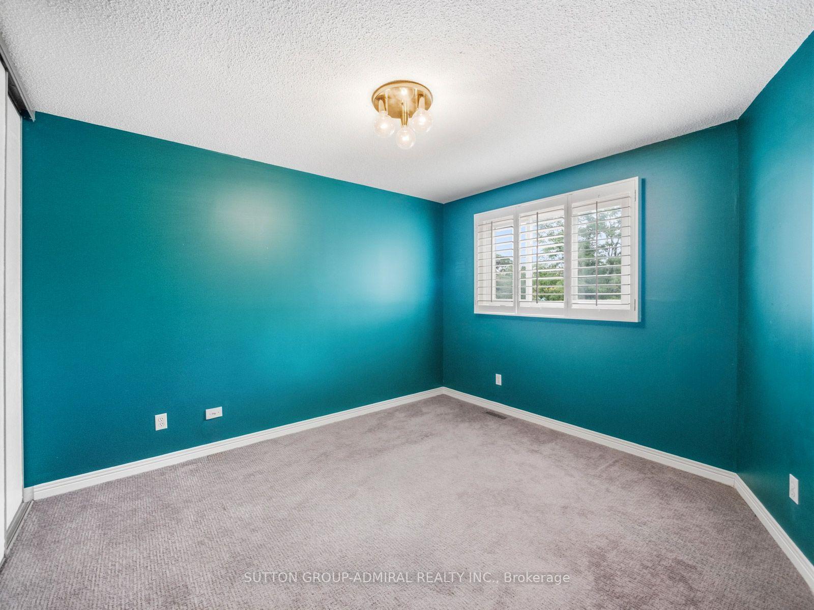Photo 27 of 19 Jessica Gardens, Vaughan, Crestwood-Springfarm-Yorkhill — HOMEH
