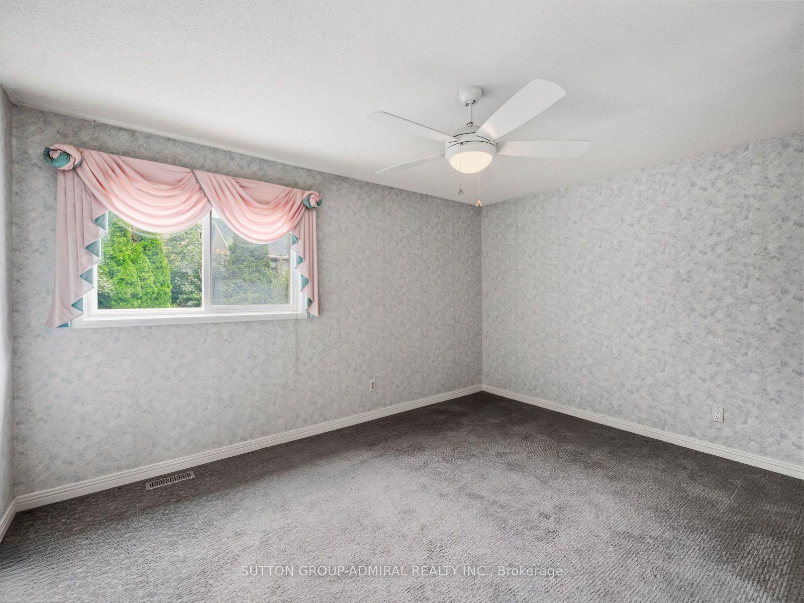 Photo 28 of 19 Jessica Gardens, Vaughan, Crestwood-Springfarm-Yorkhill — HOMEH