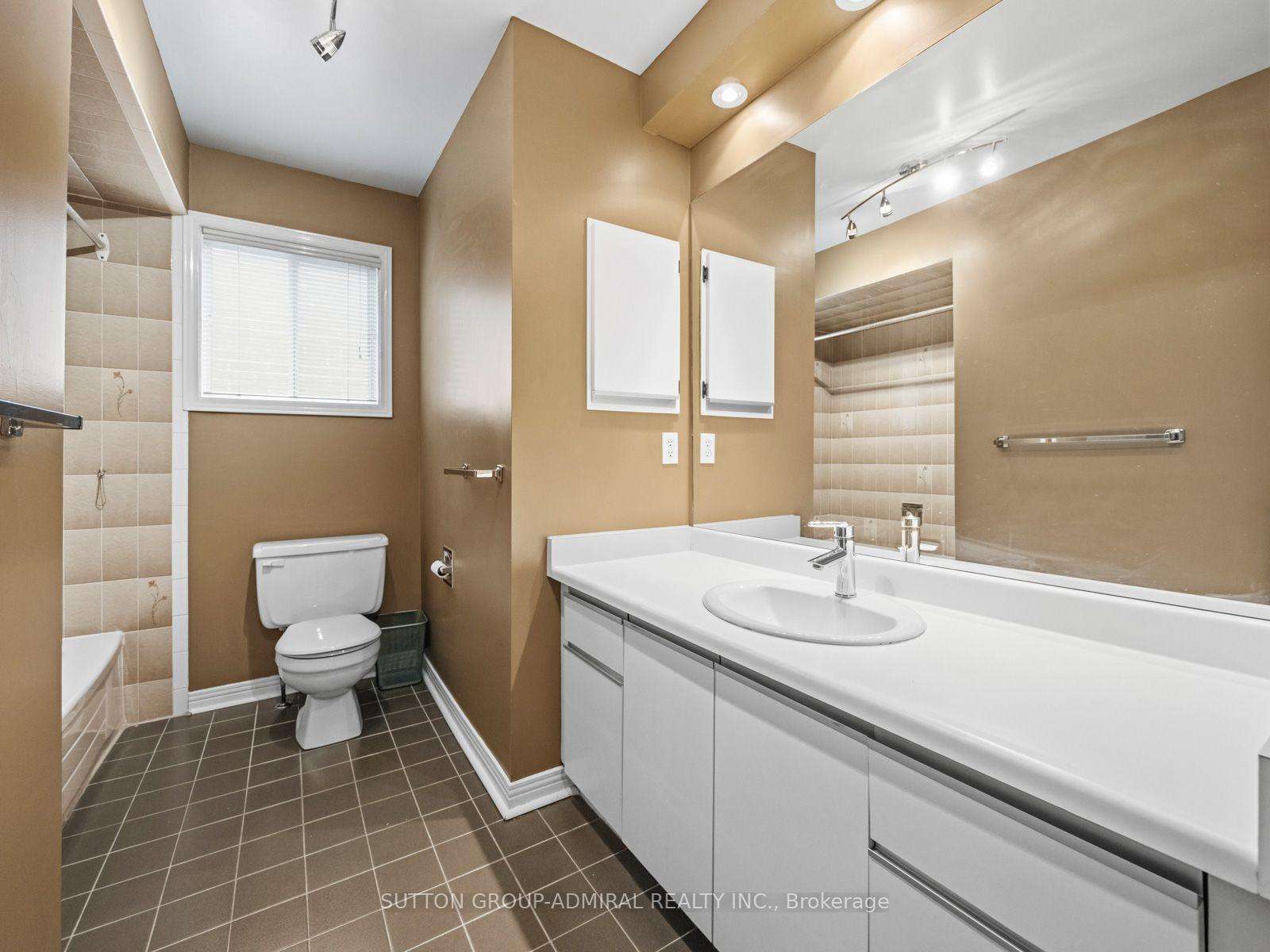 Photo 30 of 19 Jessica Gardens, Vaughan, Crestwood-Springfarm-Yorkhill — HOMEH