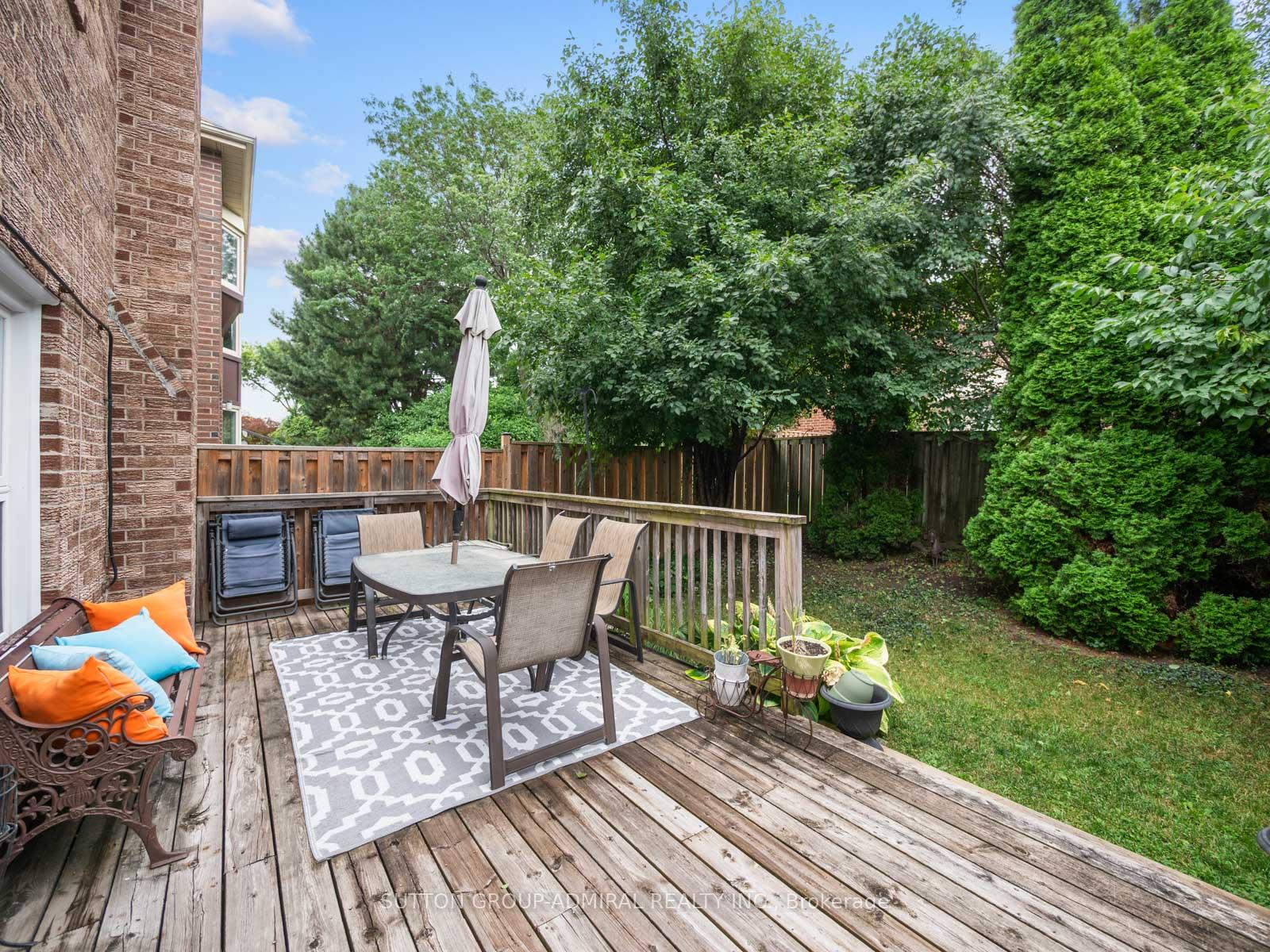 Photo 35 of 19 Jessica Gardens, Vaughan, Crestwood-Springfarm-Yorkhill — HOMEH
