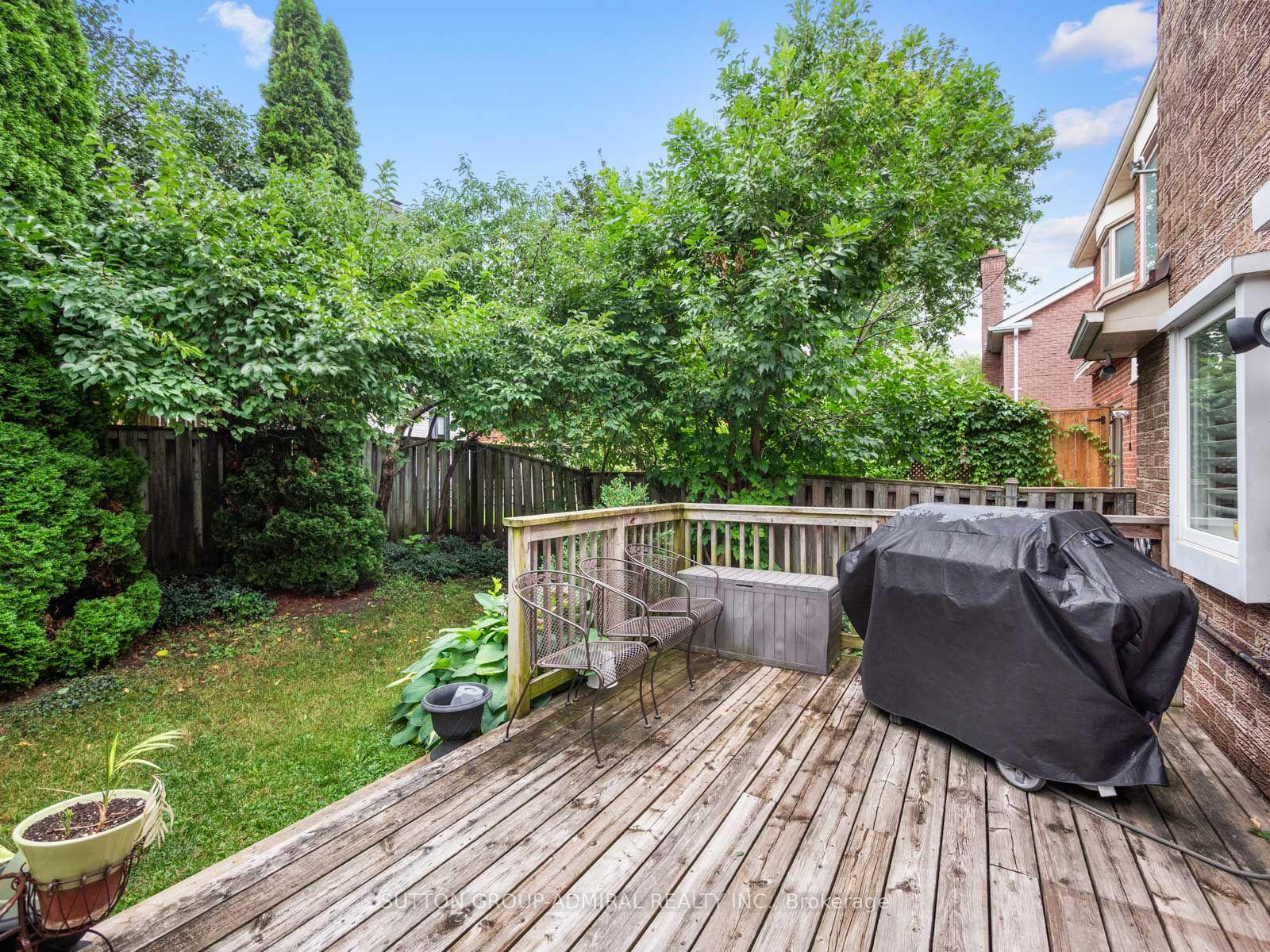 Photo 37 of 19 Jessica Gardens, Vaughan, Crestwood-Springfarm-Yorkhill — HOMEH