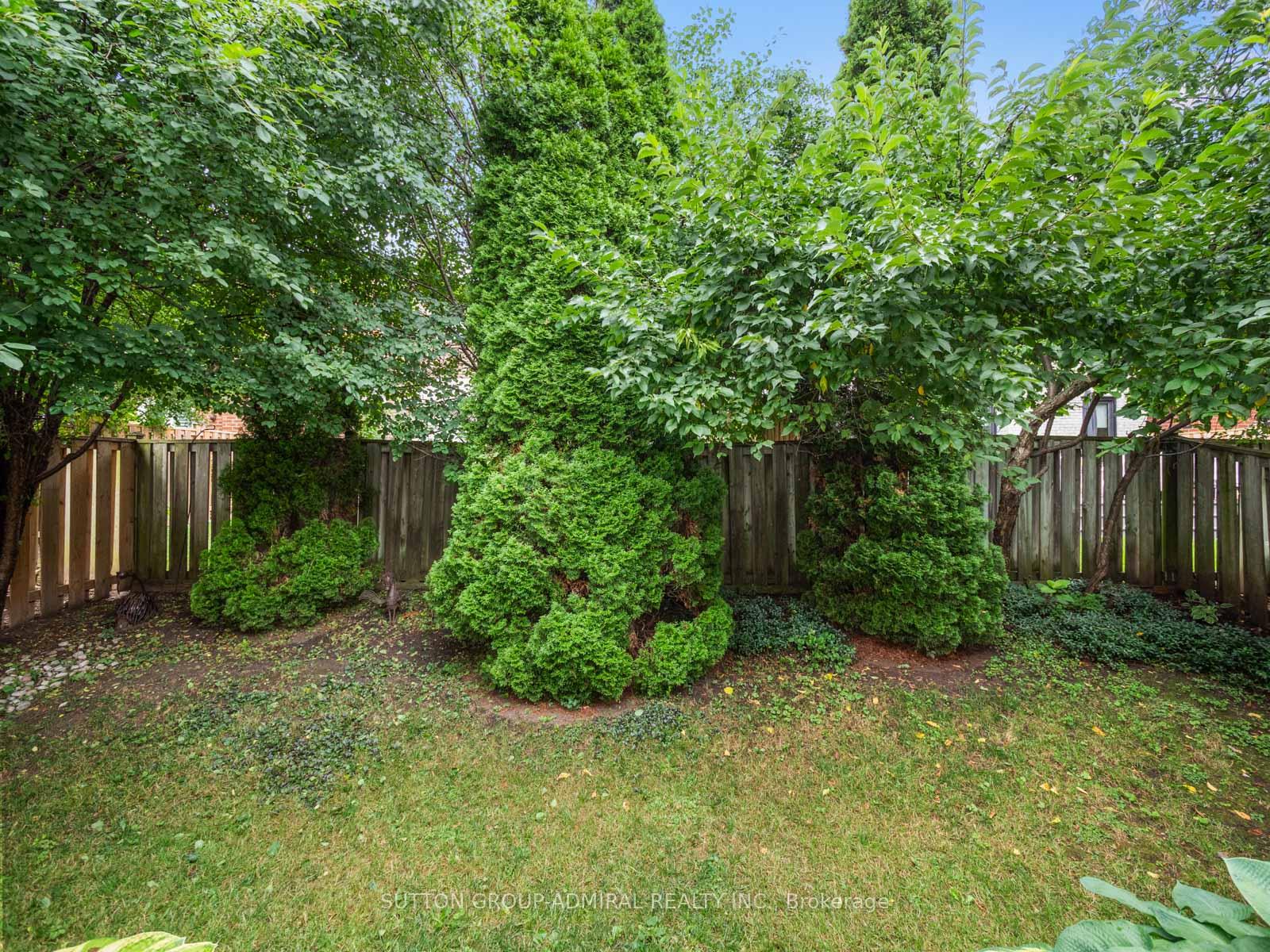 Photo 38 of 19 Jessica Gardens, Vaughan, Crestwood-Springfarm-Yorkhill — HOMEH