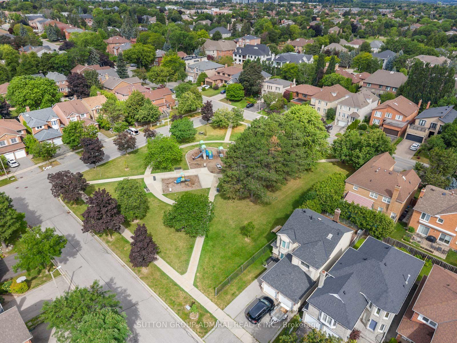 Photo 42 of 19 Jessica Gardens, Vaughan, Crestwood-Springfarm-Yorkhill — HOMEH