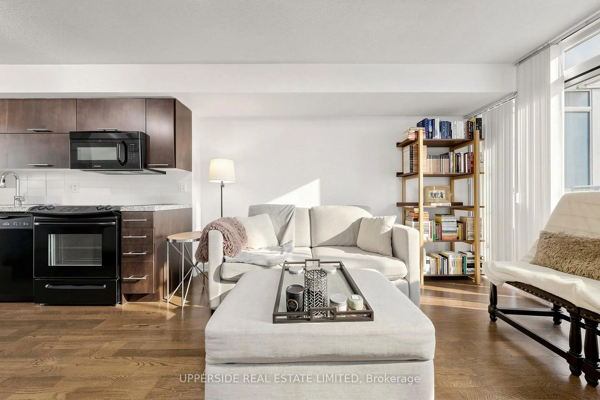 Photo 11 of Unit 607, 126 Simcoe Street, Toronto, Waterfront Communities — HOMEH