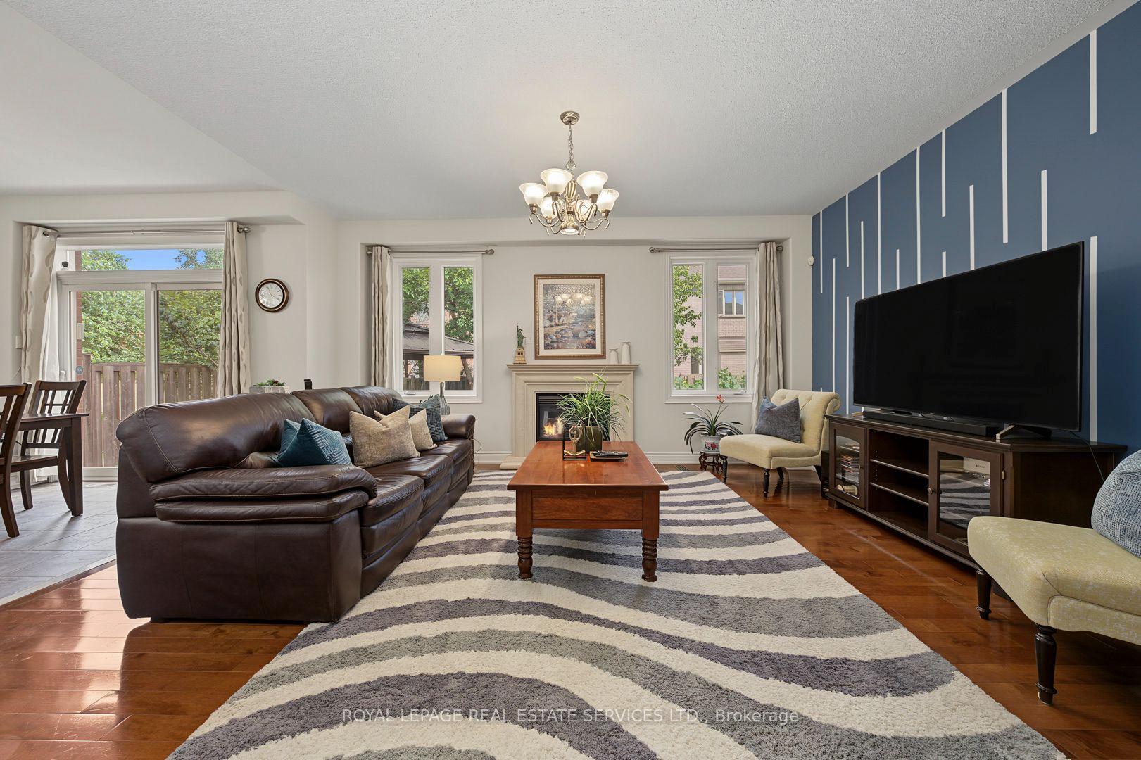 Photo 2 of 3368 Raspberry Bush Trail, Oakville, Bronte — HOMEH