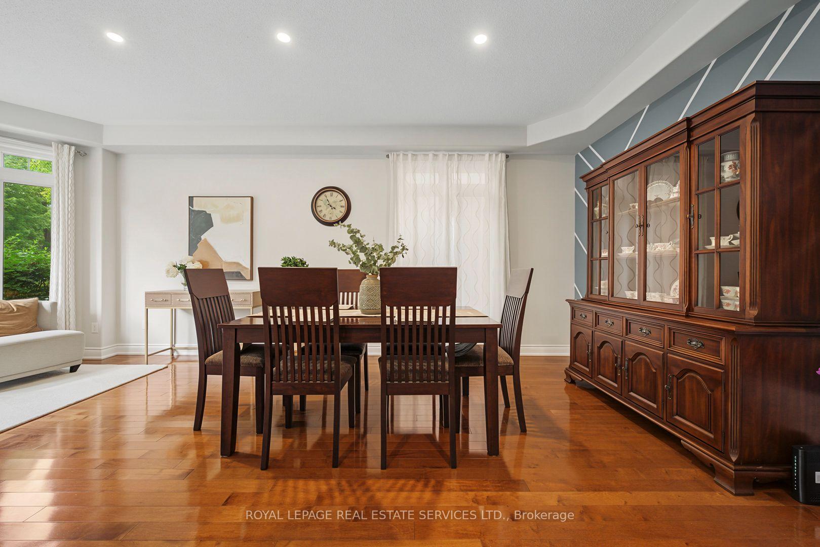 Photo 4 of 3368 Raspberry Bush Trail, Oakville, Bronte — HOMEH