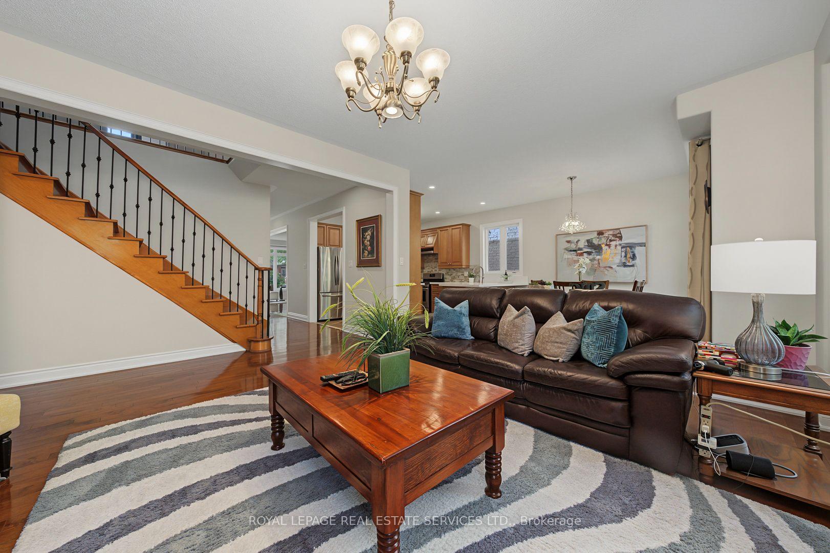 Photo 13 of 3368 Raspberry Bush Trail, Oakville, Bronte — HOMEH