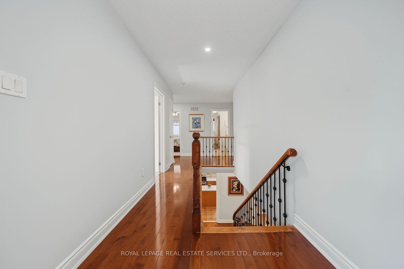 Photo 17 of 3368 Raspberry Bush Trail, Oakville, Bronte — HOMEH