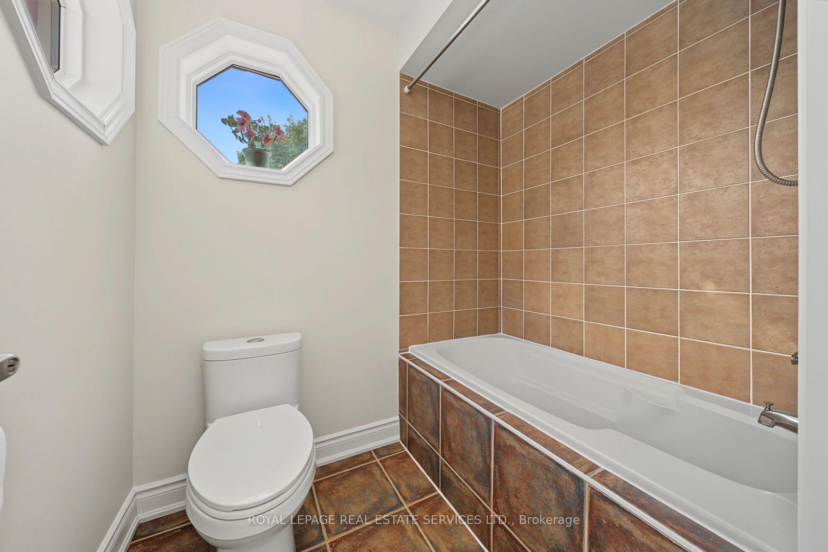 Photo 25 of 3368 Raspberry Bush Trail, Oakville, Bronte — HOMEH
