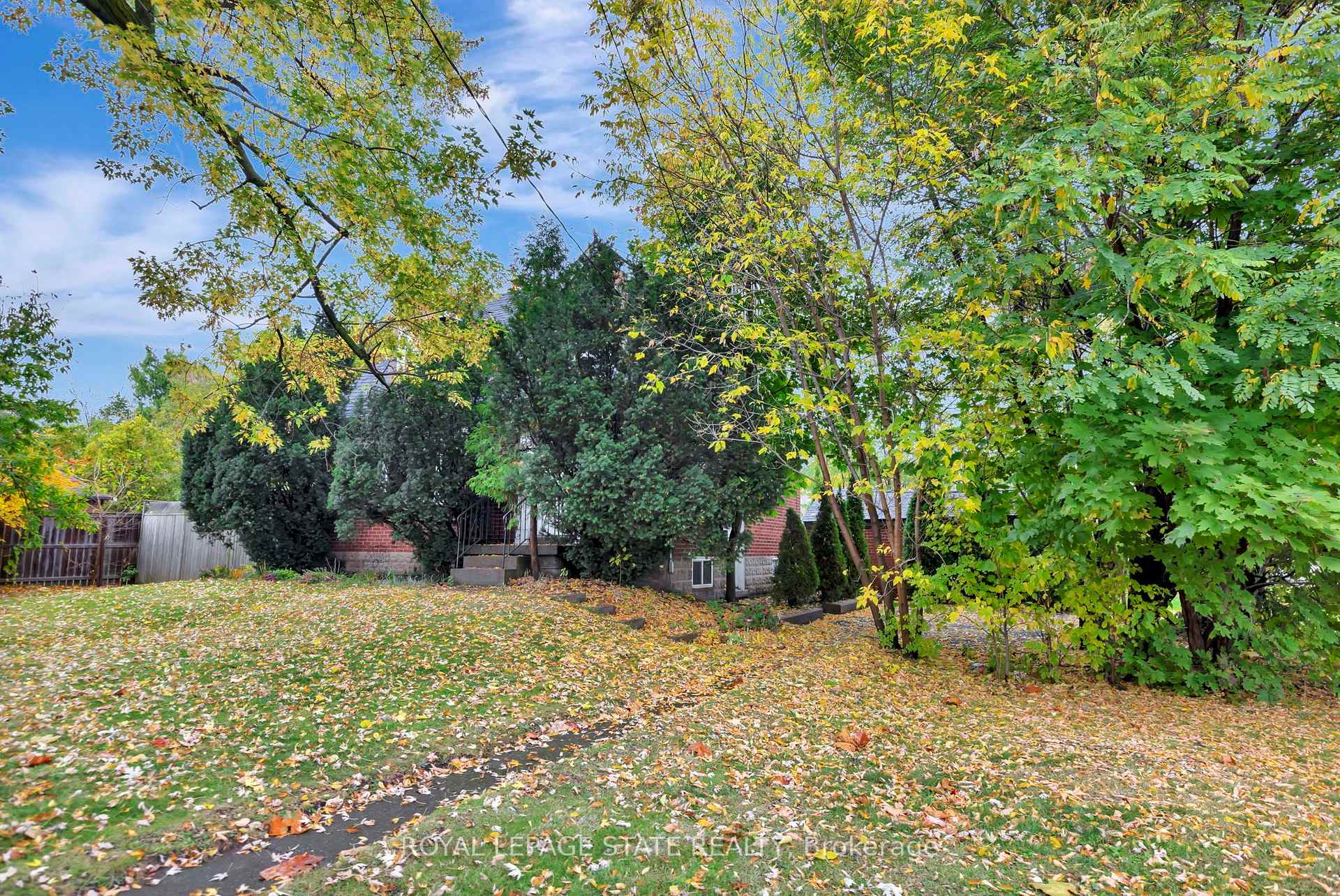 Photo 4 of 121 King Street E, Hamilton, Stoney Creek — HOMEH