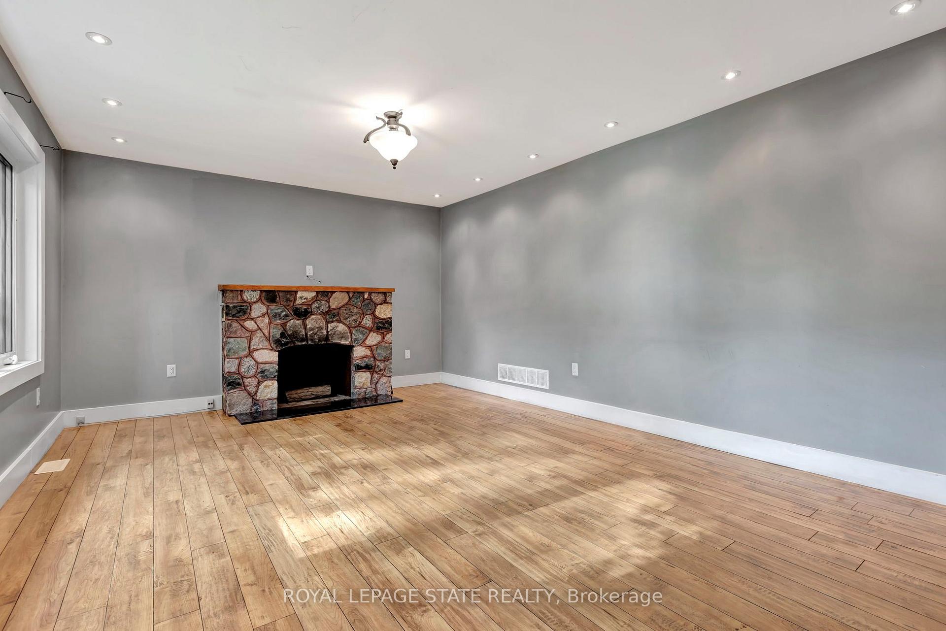Photo 6 of 121 King Street E, Hamilton, Stoney Creek — HOMEH
