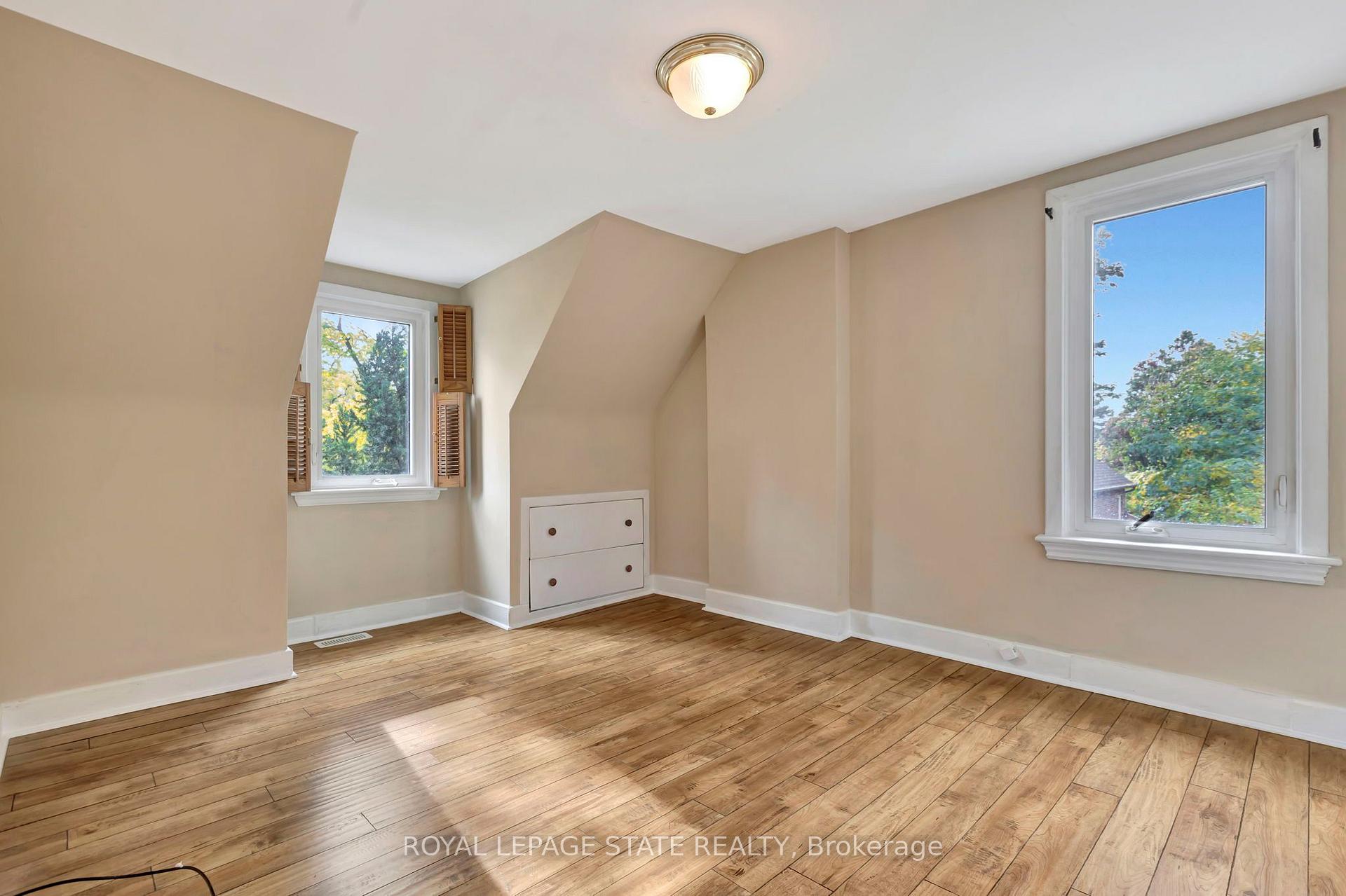 Photo 15 of 121 King Street E, Hamilton, Stoney Creek — HOMEH