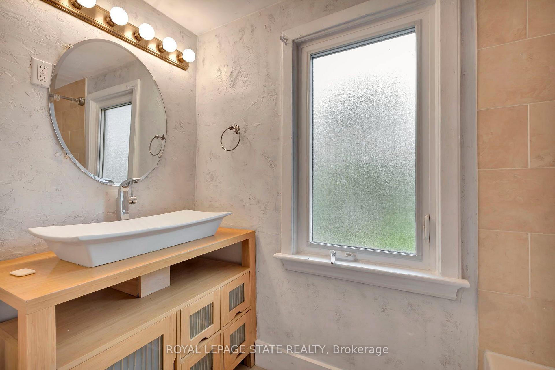 Photo 18 of 121 King Street E, Hamilton, Stoney Creek — HOMEH