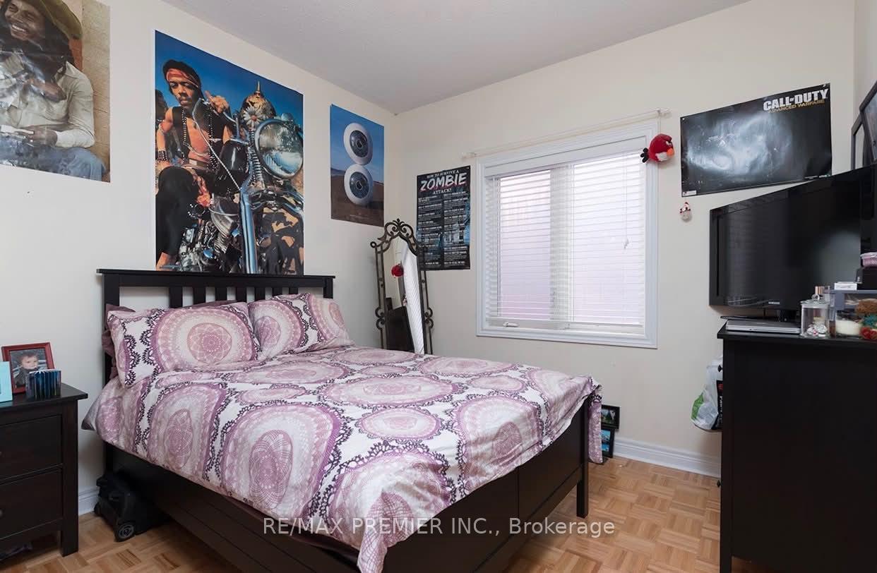 Photo 6 of 144 Greenview Circle, Vaughan, Rural Vaughan — HOMEH