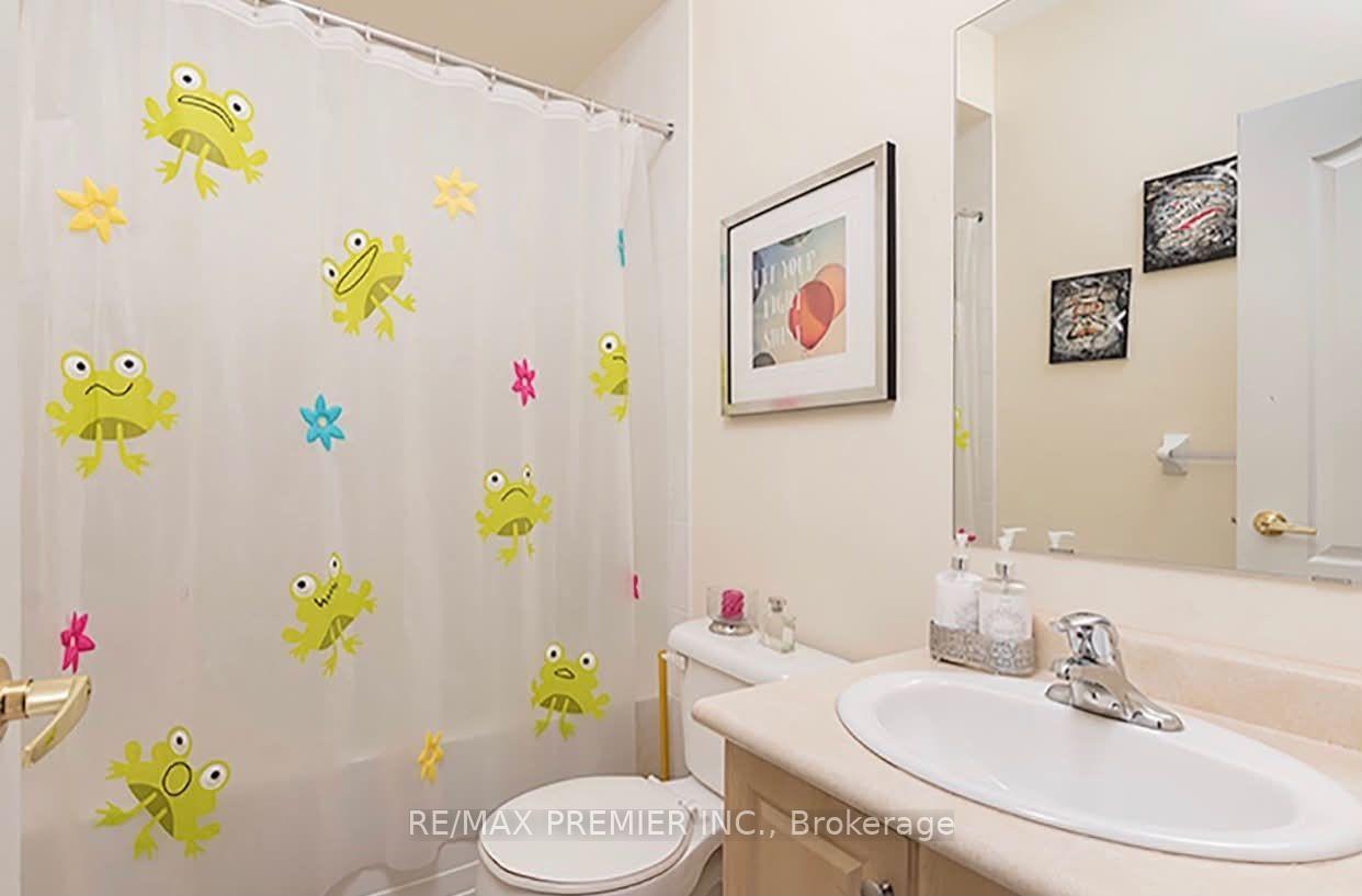 Photo 7 of 144 Greenview Circle, Vaughan, Rural Vaughan — HOMEH