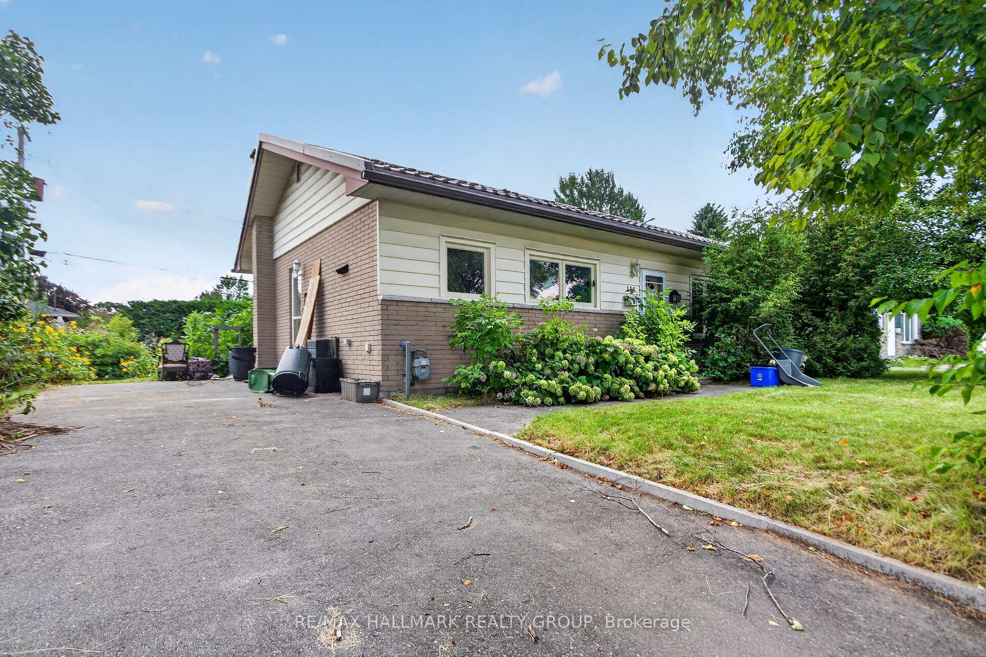 Photo 2 of 118 Knoxdale Road, Ottawa, Manordale — HOMEH