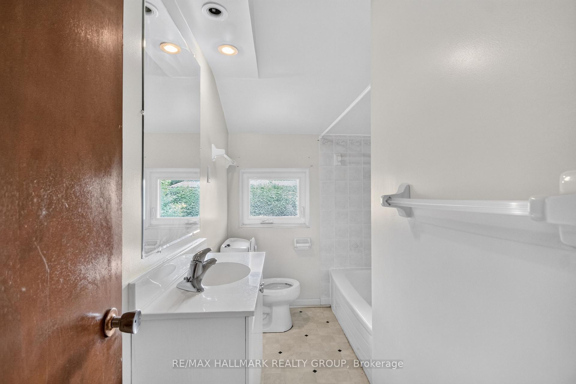 Photo 10 of 118 Knoxdale Road, Ottawa, Manordale — HOMEH